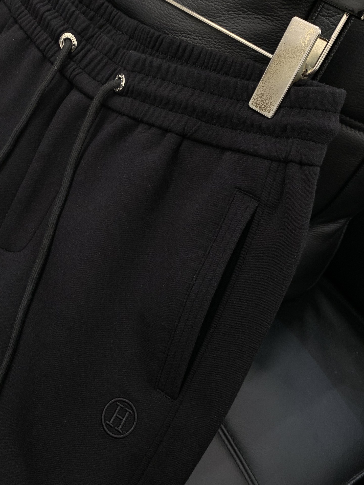 ，爱马仕 更把舒服做到极致……H爱马复合面料，卫裤里的牛货，品牌立体设计！！！ 双层复合混纺莫代尔棉羊毛