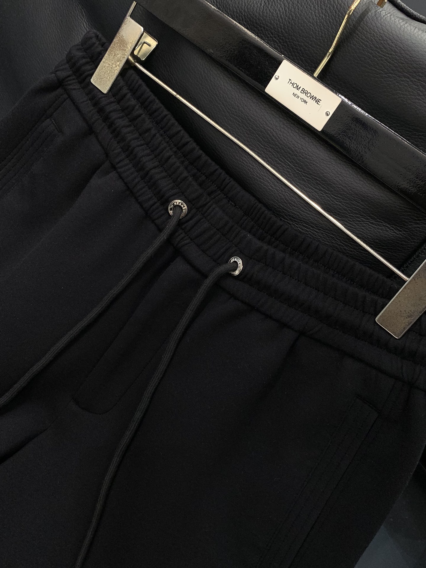 ，爱马仕 更把舒服做到极致……H爱马复合面料，卫裤里的牛货，品牌立体设计！！！ 双层复合混纺莫代尔棉羊毛