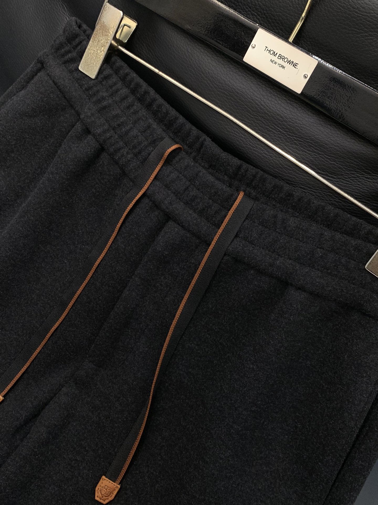 ，lp🆕 抽绳羊毛休闲裤时尚系列，独特设计，抽绳休闲长裤 订纱开始订染和订纺。国内某大厂出口日本 和供应