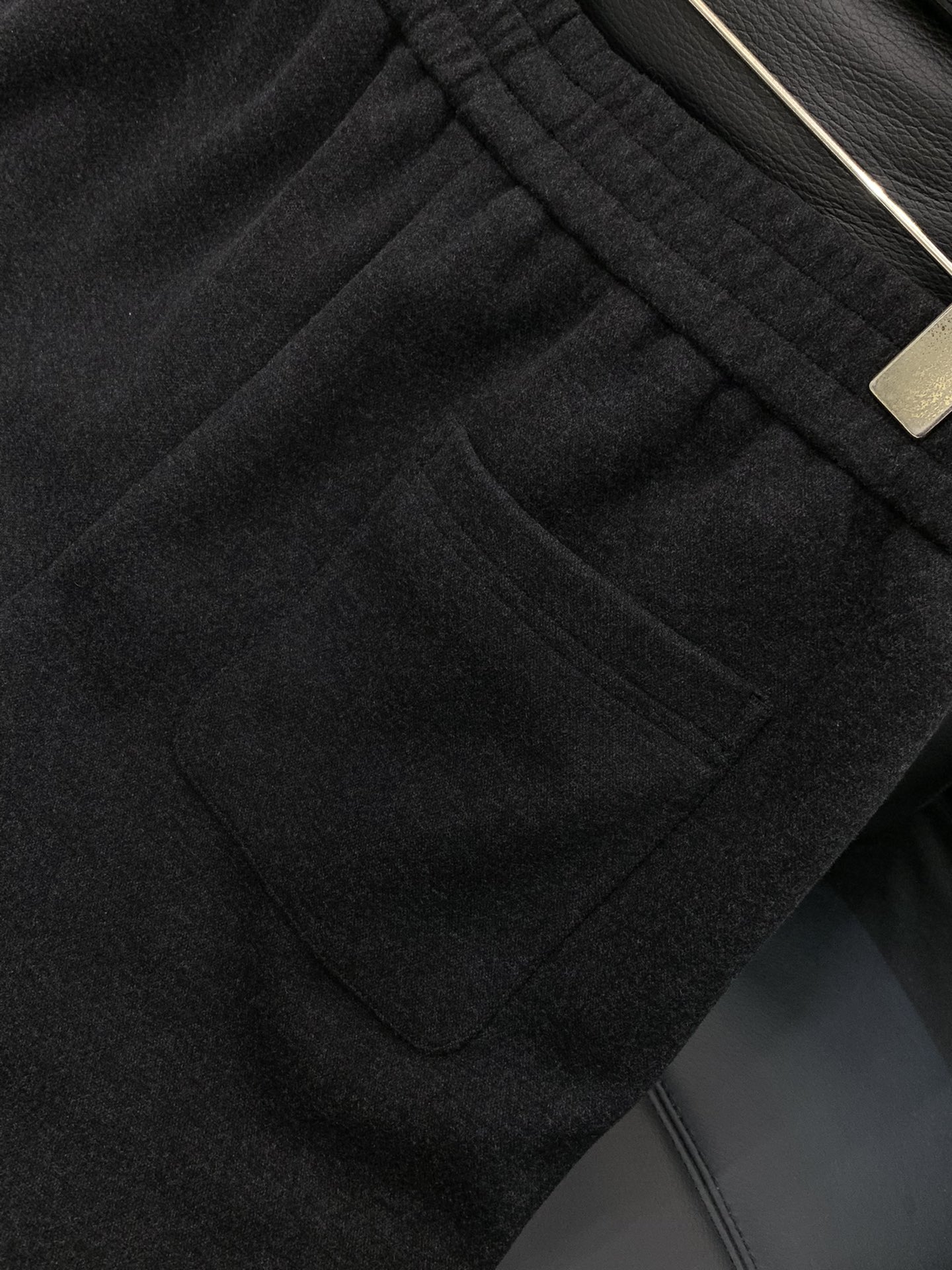 ，lp🆕 抽绳羊毛休闲裤时尚系列，独特设计，抽绳休闲长裤 订纱开始订染和订纺。国内某大厂出口日本 和供应