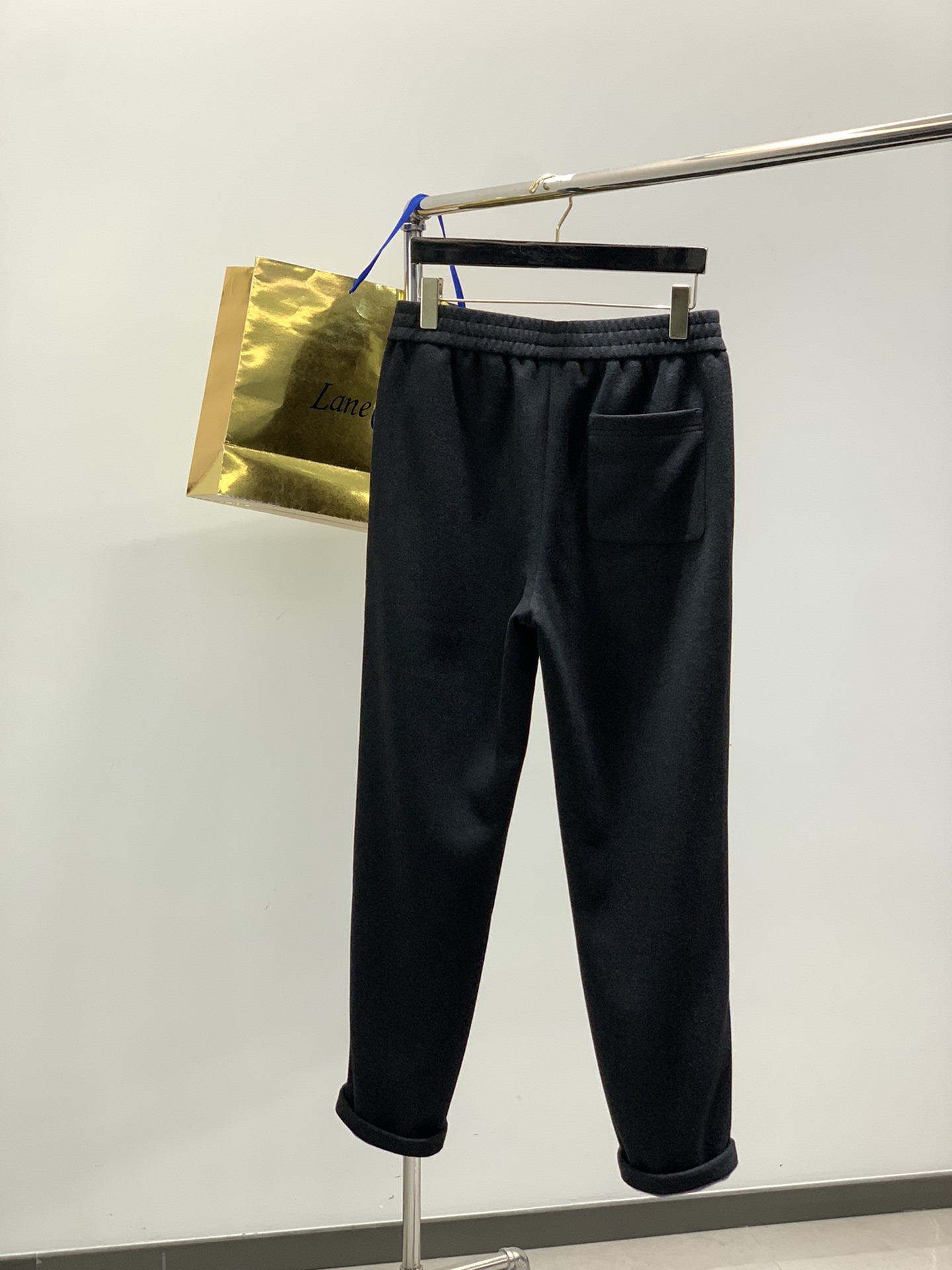 ，lp🆕 抽绳羊毛休闲裤时尚系列，独特设计，抽绳休闲长裤 订纱开始订染和订纺。国内某大厂出口日本 和供应