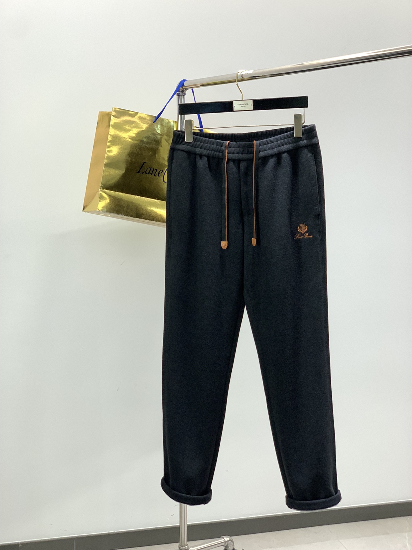 ，lp🆕 抽绳羊毛休闲裤时尚系列，独特设计，抽绳休闲长裤 订纱开始订染和订纺。国内某大厂出口日本 和供应