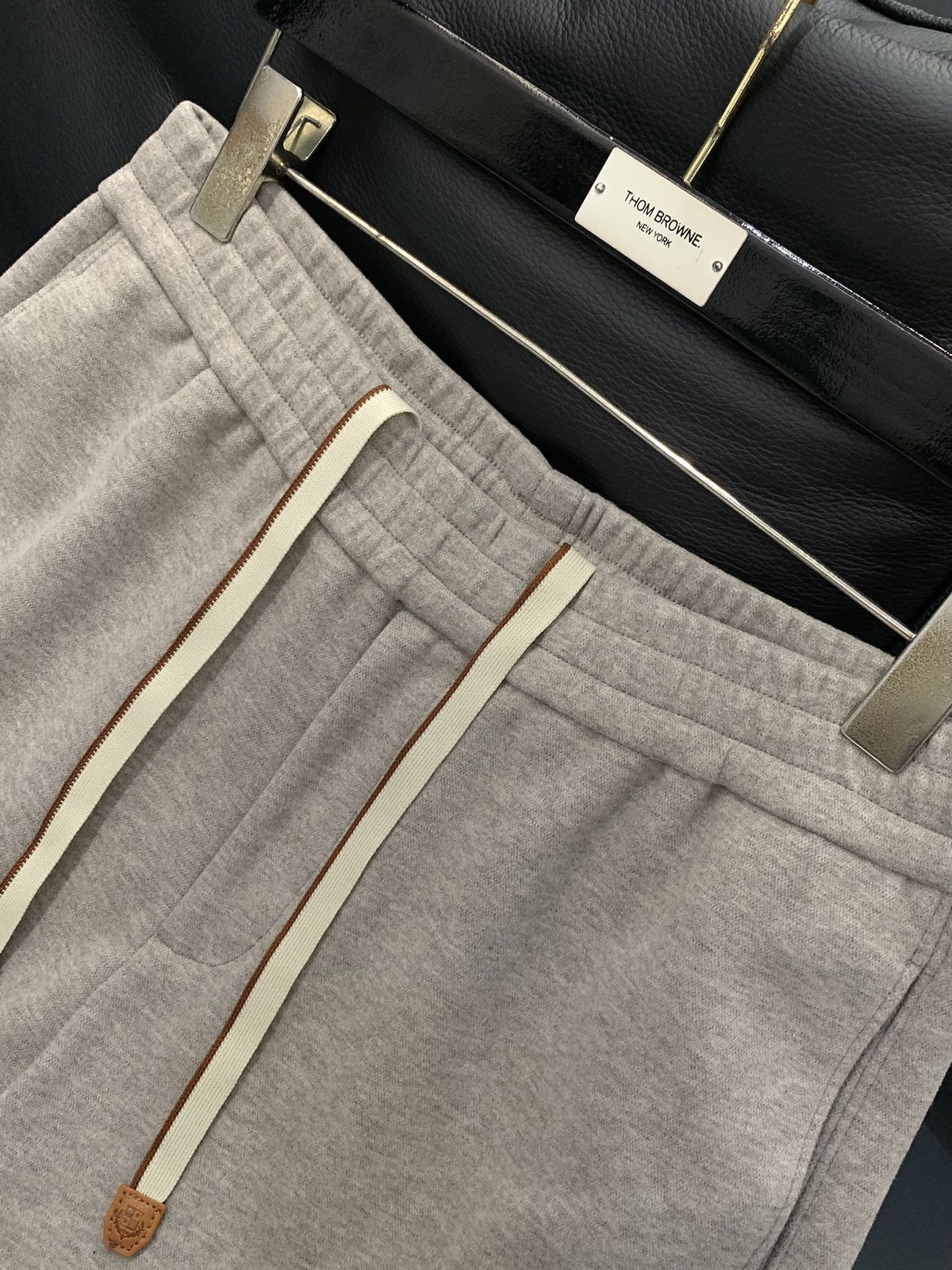 ，lp🆕 抽绳羊毛休闲裤时尚系列，独特设计，抽绳休闲长裤 订纱开始订染和订纺。国内某大厂出口日本 和供应