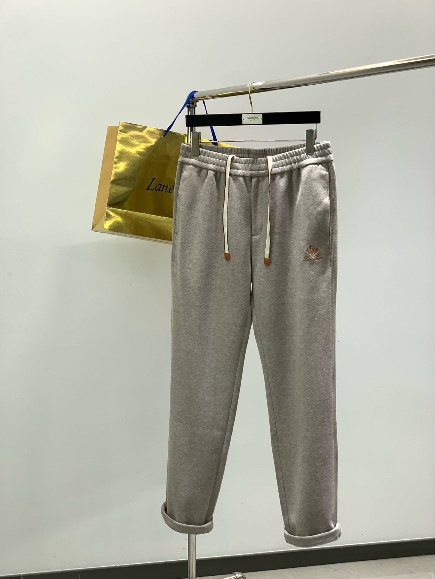 ，lp🆕 抽绳羊毛休闲裤时尚系列，独特设计，抽绳休闲长裤 订纱开始订染和订纺。国内某大厂出口日本 和供应