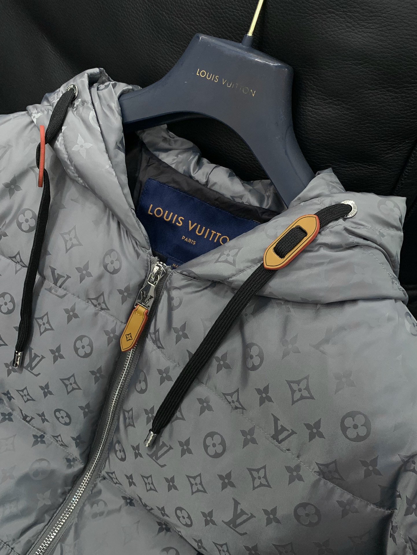 ，LouisVuitton 路易威登，2025冬季最新款，专柜同步有售，原单狠货，时尚休闲连帽羽绒服，上