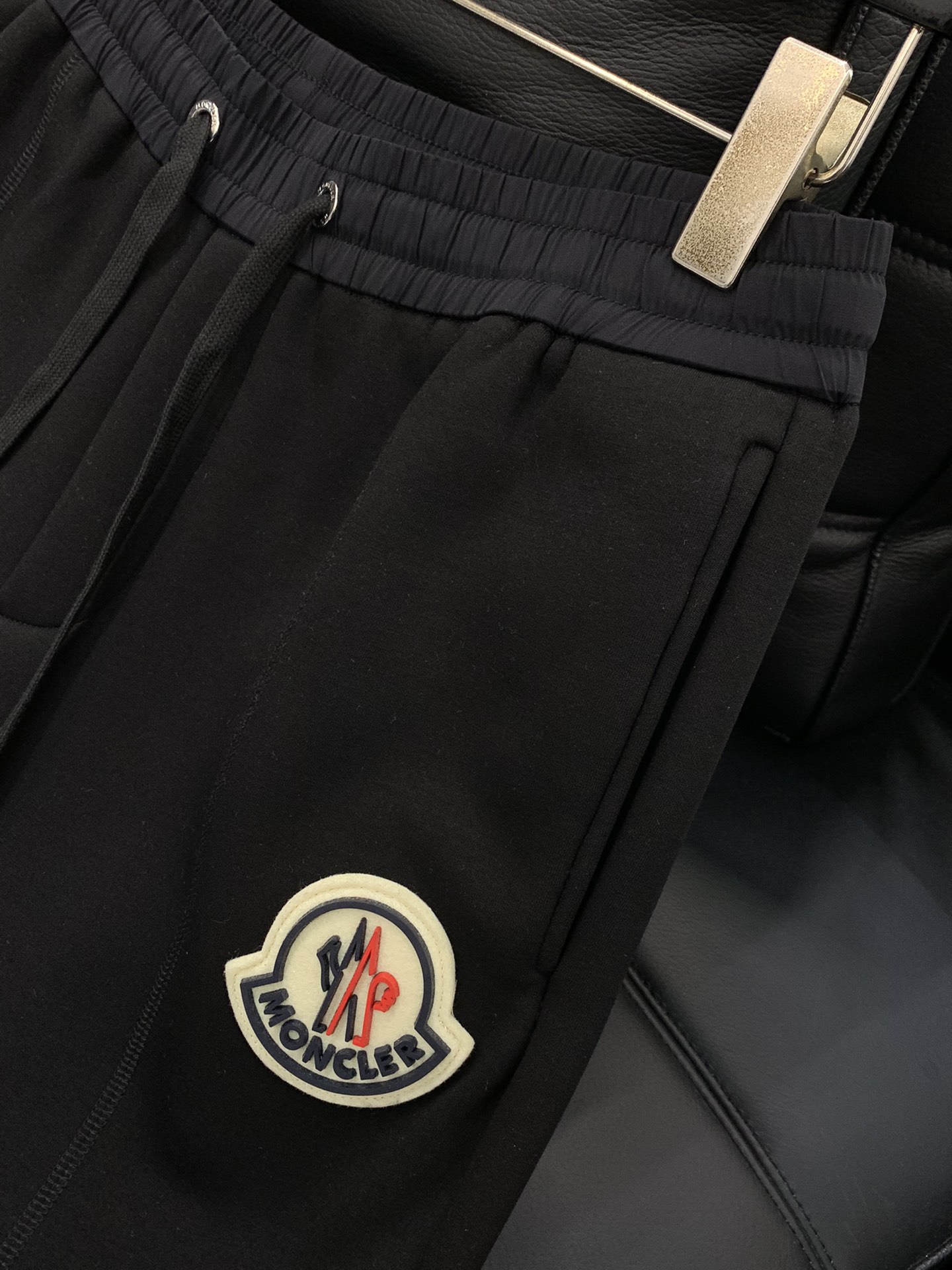 ，Moncler 蒙口，2025冬季最新品，专柜同步有售，原单狠货，时尚休闲➕绒长裤，采用进口原版面料，