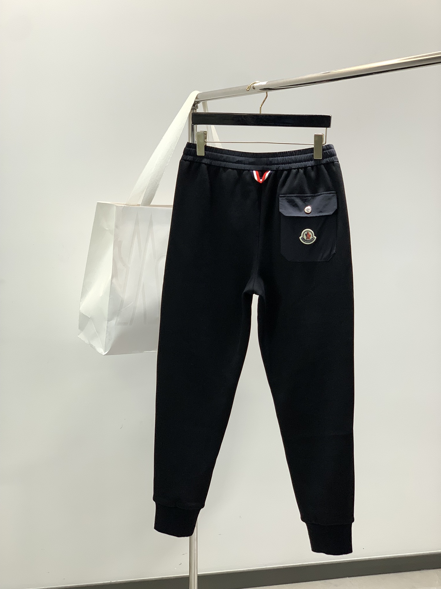 ，Moncler 蒙口，2025冬季最新品，专柜同步有售，原单狠货，时尚休闲➕绒长裤，采用进口原版面料，