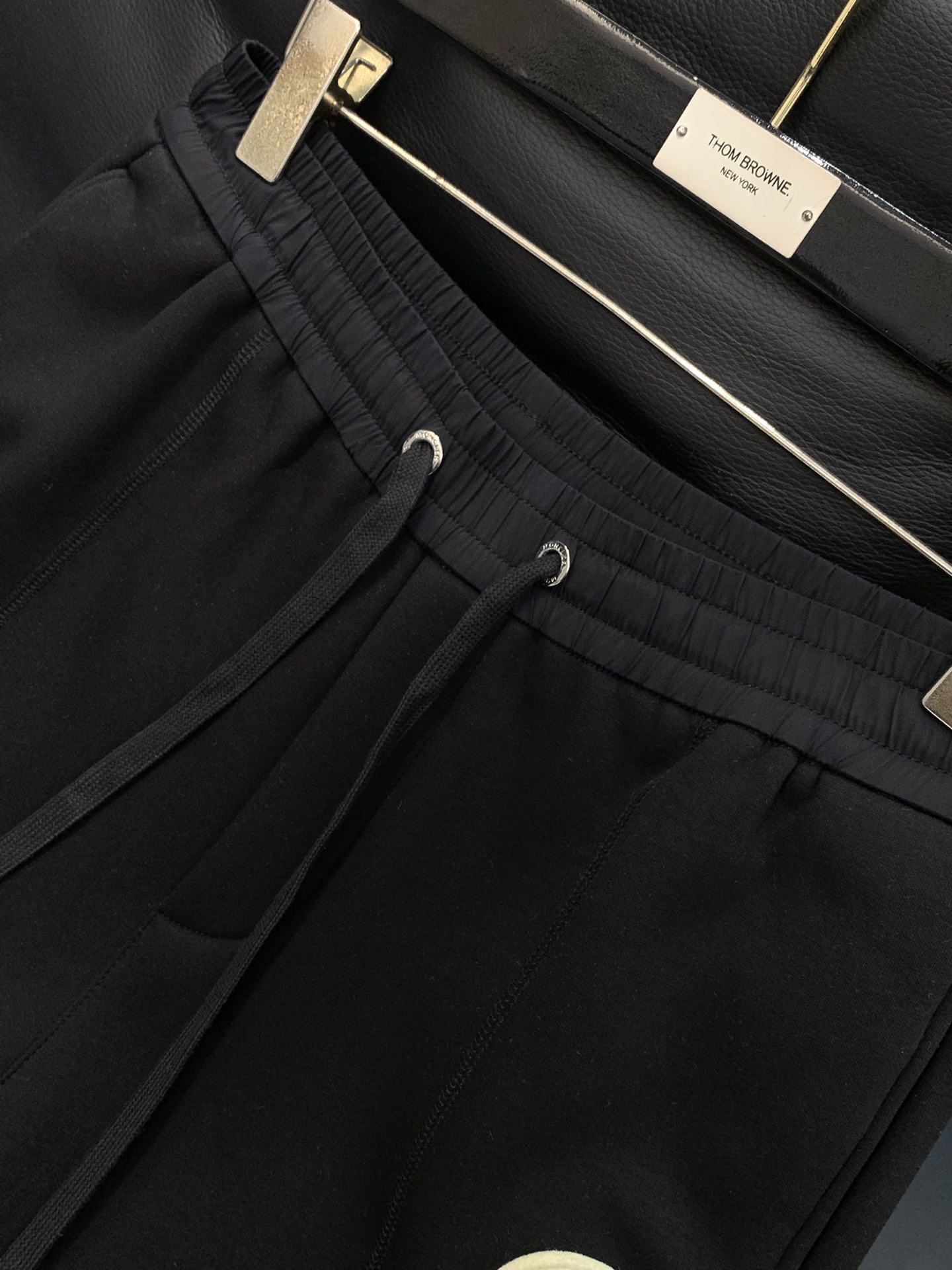 ，Moncler 蒙口，2025冬季最新品，专柜同步有售，原单狠货，时尚休闲➕绒长裤，采用进口原版面料，