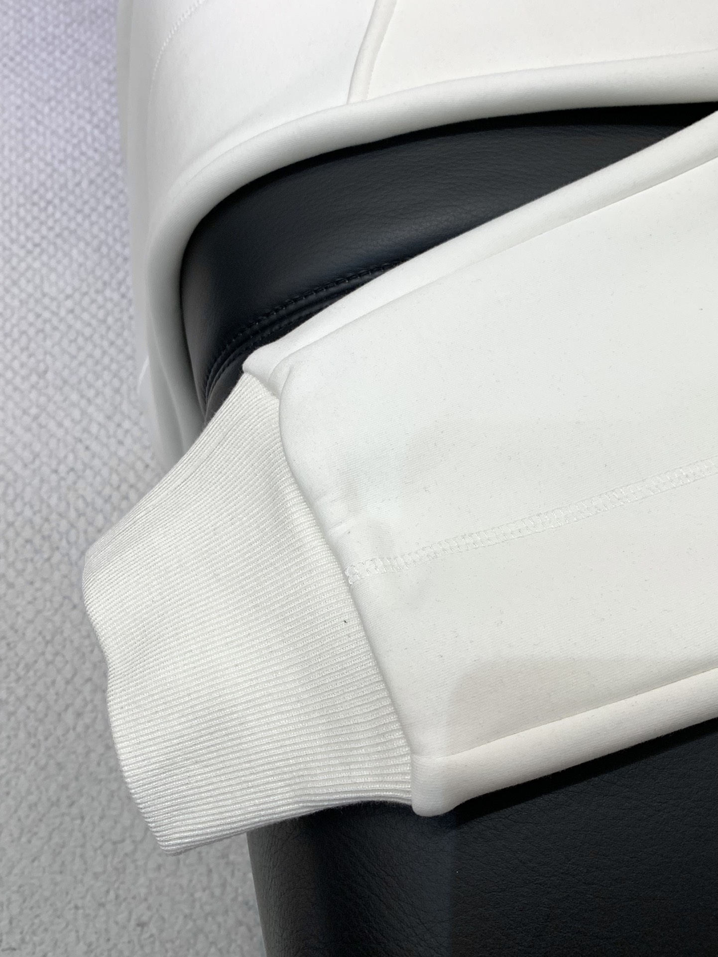 ，Moncler 蒙口，2025冬季最新品，专柜同步有售，原单狠货，时尚休闲➕绒长裤，采用进口原版面料，