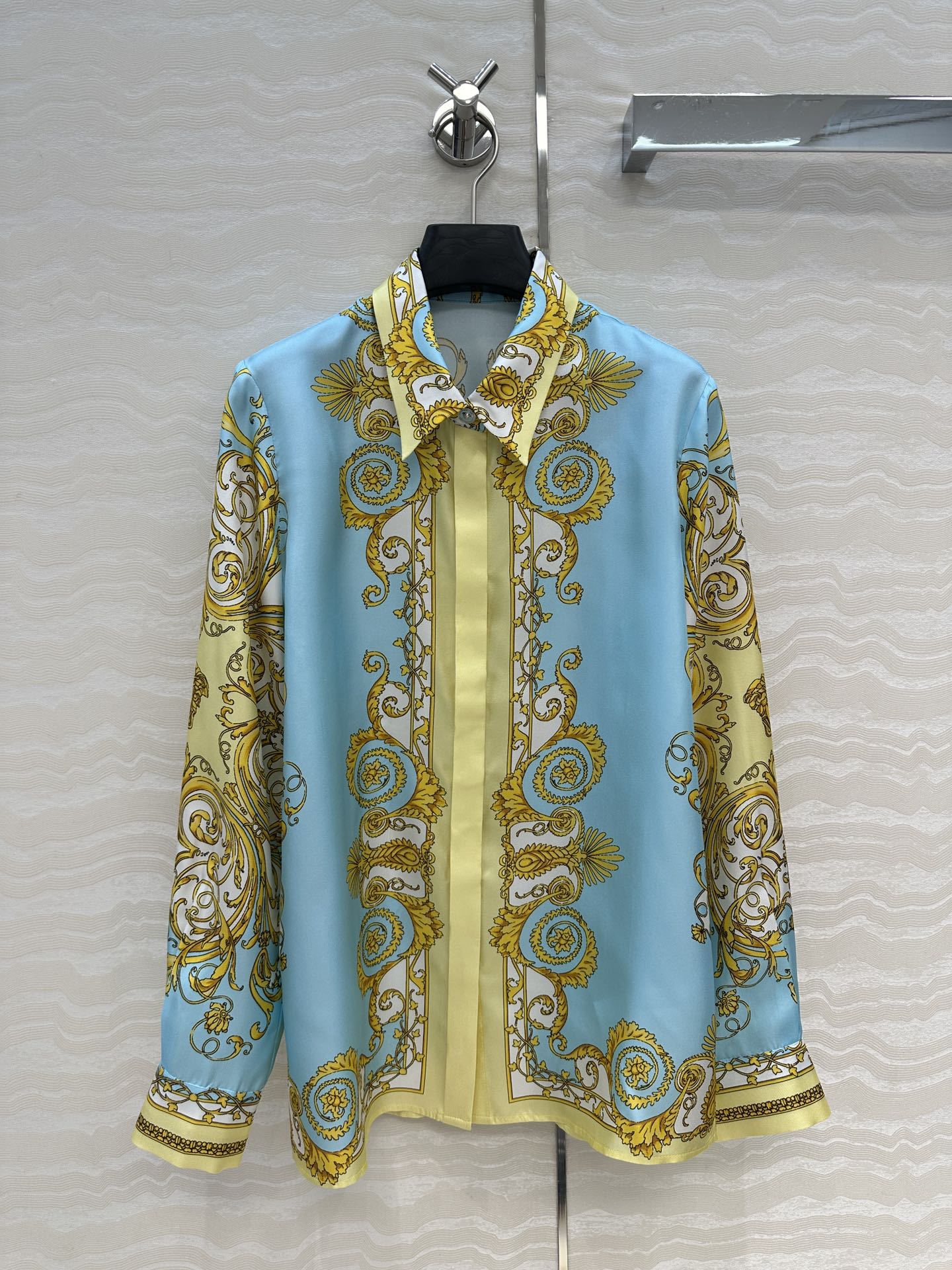 爆单推荐❤️原单品质，巴洛克定位印花真丝衬衫。100%真丝斜纹绸！美杜莎金属扣超美！原版定位印花图案，经