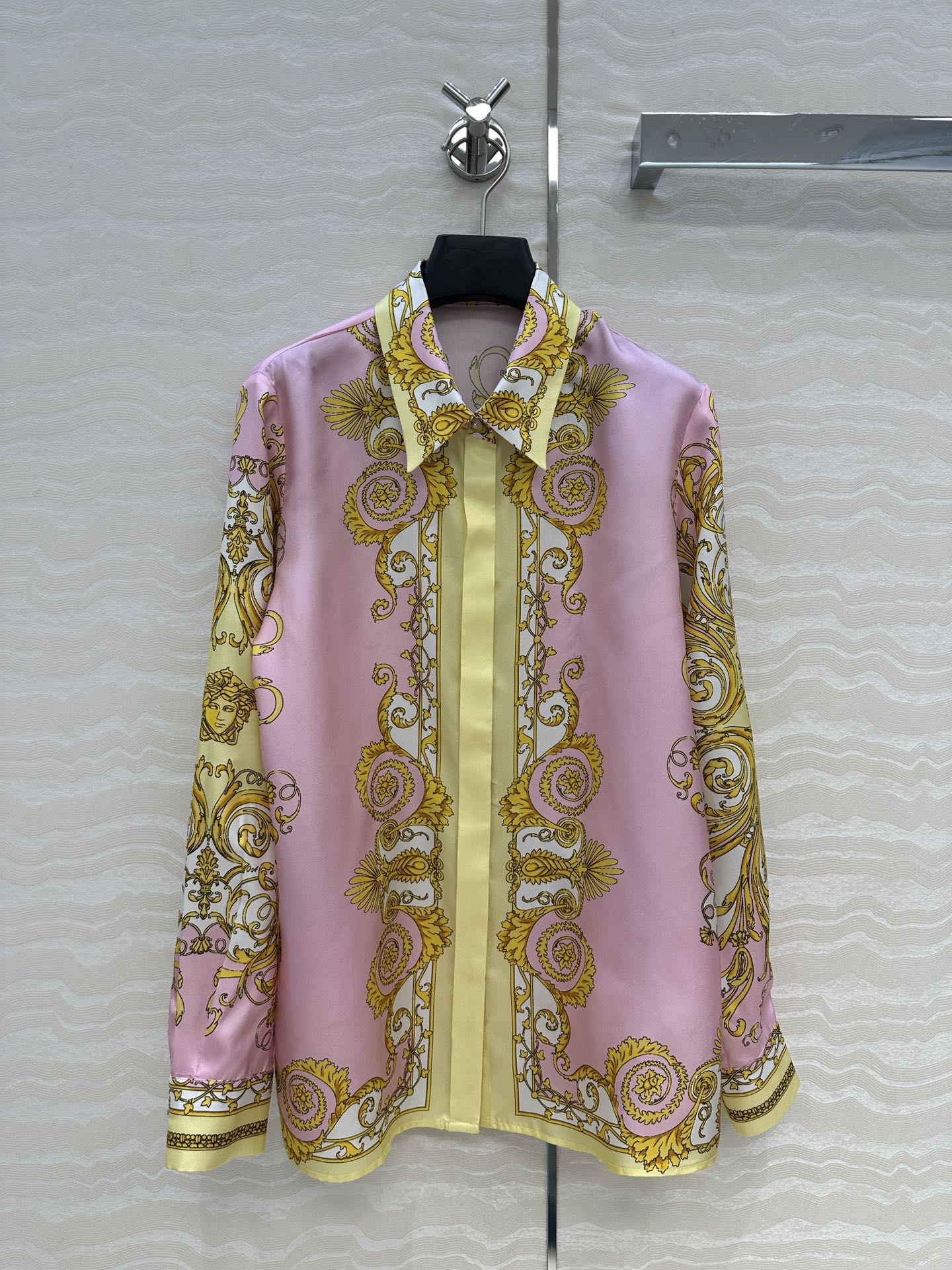 爆单推荐❤️原单品质，巴洛克定位印花真丝衬衫。100%真丝斜纹绸！美杜莎金属扣超美！原版定位印花图案，经