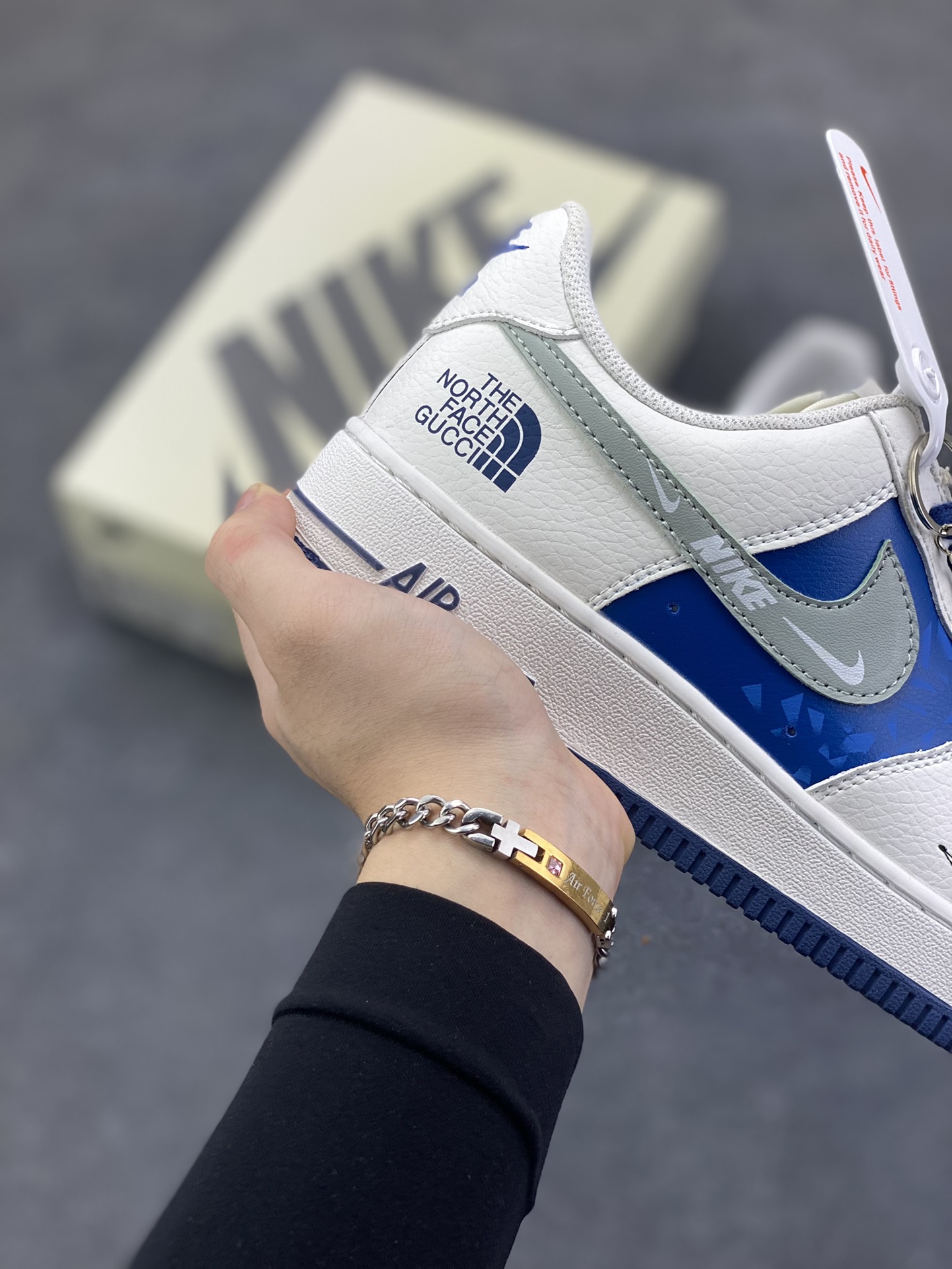 图片[6]-Nike Air Force 1 Low 空军一号低帮百搭休闲运动板鞋。柔软、弹性十足的缓震性能和出色的中底设计，横跨复古与现代的外型结合，造就出风靡全球三十多年的Force 1，直到今天还深受青睐。 货号：DQ7656-106 尺码：36 36.5 37.5 38 38.5 39 40 40.5 41 42 42.5 43 44 44.5 45-选品中心