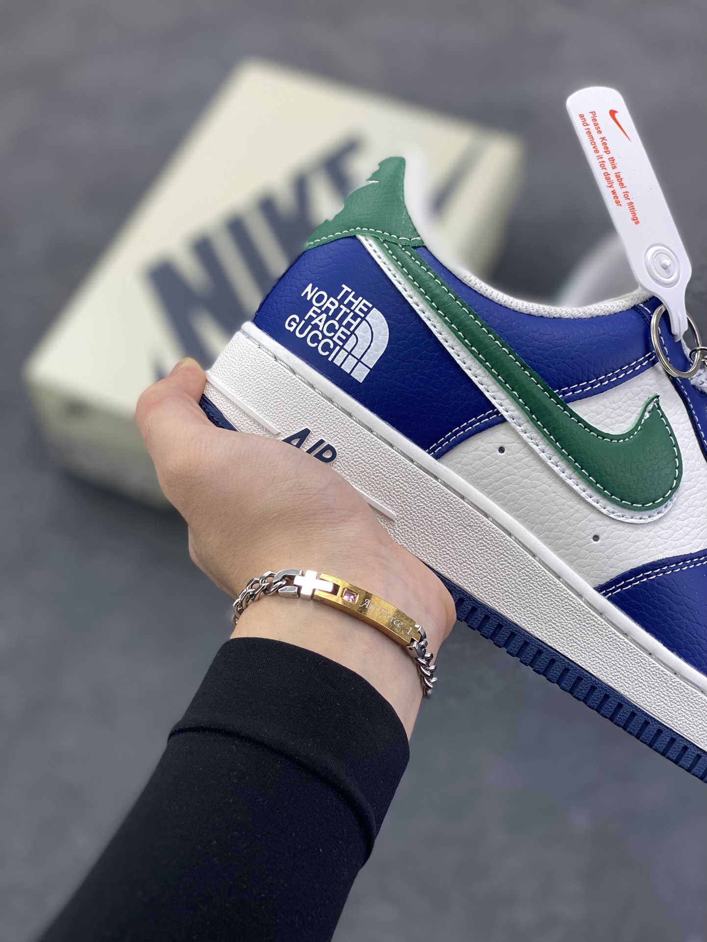 图片[6]-Nike Air Force 1 Low 空军一号低帮百搭休闲运动板鞋。柔软、弹性十足的缓震性能和出色的中底设计，横跨复古与现代的外型结合，造就出风靡全球三十多年的Force 1，直到今天还深受青睐。 货号：DQ7656-103 尺码：36 36.5 37.5 38 38.5 39 40 40.5 41 42 42.5 43 44 44.5 45-选品中心