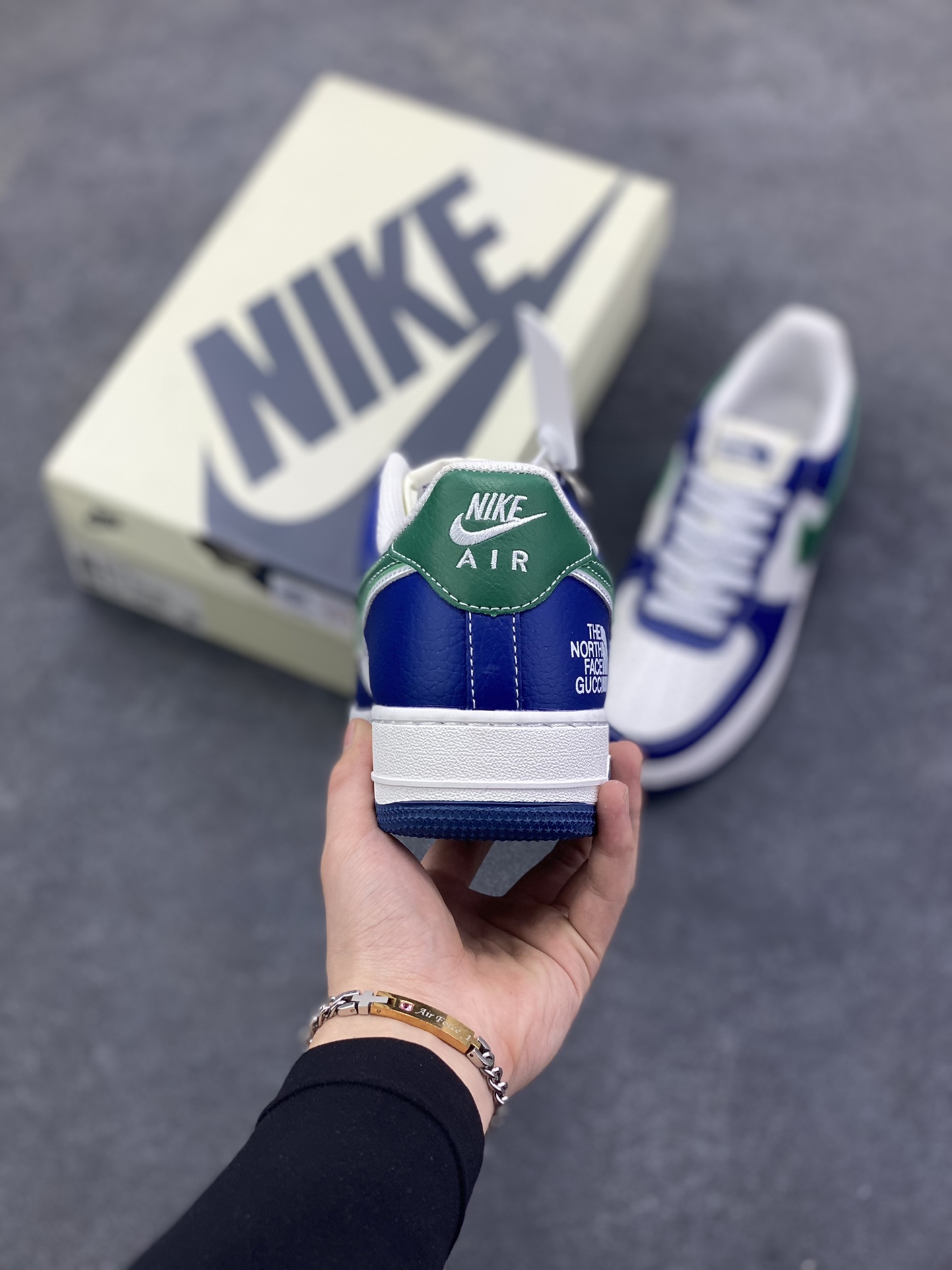 图片[4]-Nike Air Force 1 Low 空军一号低帮百搭休闲运动板鞋。柔软、弹性十足的缓震性能和出色的中底设计，横跨复古与现代的外型结合，造就出风靡全球三十多年的Force 1，直到今天还深受青睐。 货号：DQ7656-103 尺码：36 36.5 37.5 38 38.5 39 40 40.5 41 42 42.5 43 44 44.5 45-选品中心