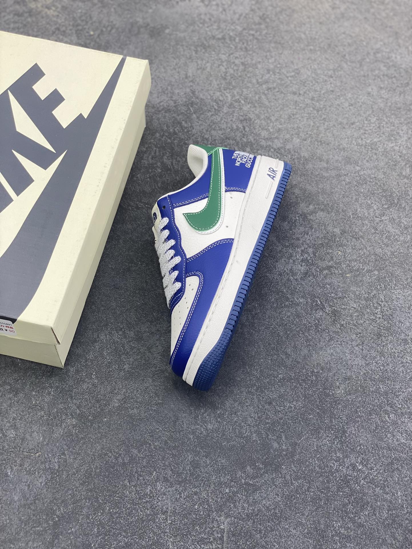 图片[7]-Nike Air Force 1 Low 空军一号低帮百搭休闲运动板鞋。柔软、弹性十足的缓震性能和出色的中底设计，横跨复古与现代的外型结合，造就出风靡全球三十多年的Force 1，直到今天还深受青睐。 货号：DQ7656-103 尺码：36 36.5 37.5 38 38.5 39 40 40.5 41 42 42.5 43 44 44.5 45-选品中心