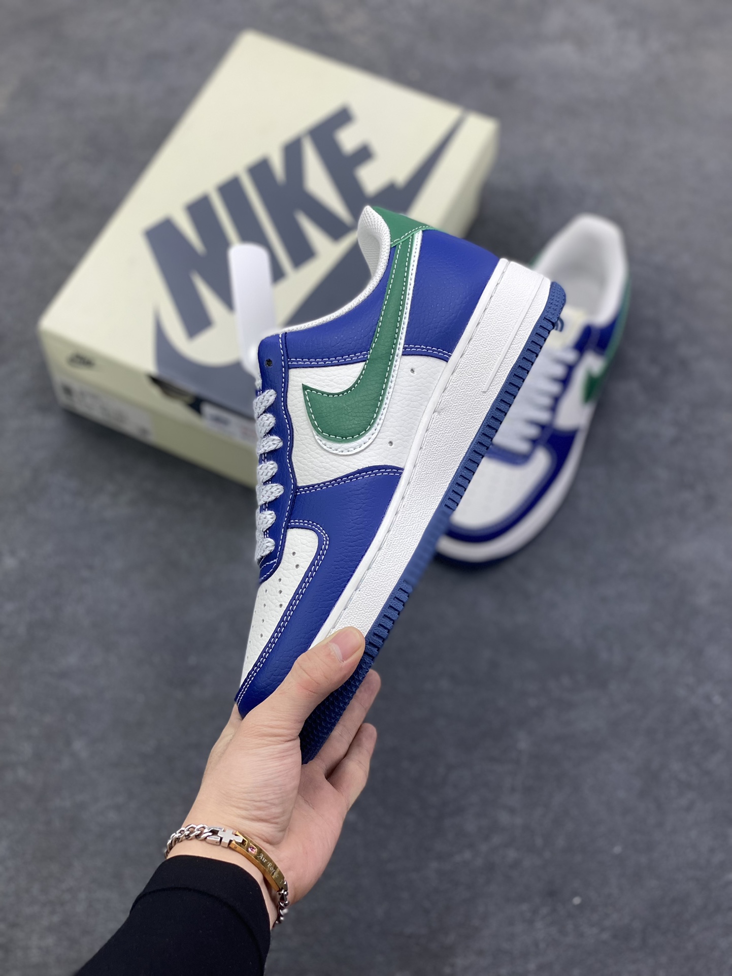 图片[3]-Nike Air Force 1 Low 空军一号低帮百搭休闲运动板鞋。柔软、弹性十足的缓震性能和出色的中底设计，横跨复古与现代的外型结合，造就出风靡全球三十多年的Force 1，直到今天还深受青睐。 货号：DQ7656-103 尺码：36 36.5 37.5 38 38.5 39 40 40.5 41 42 42.5 43 44 44.5 45-选品中心