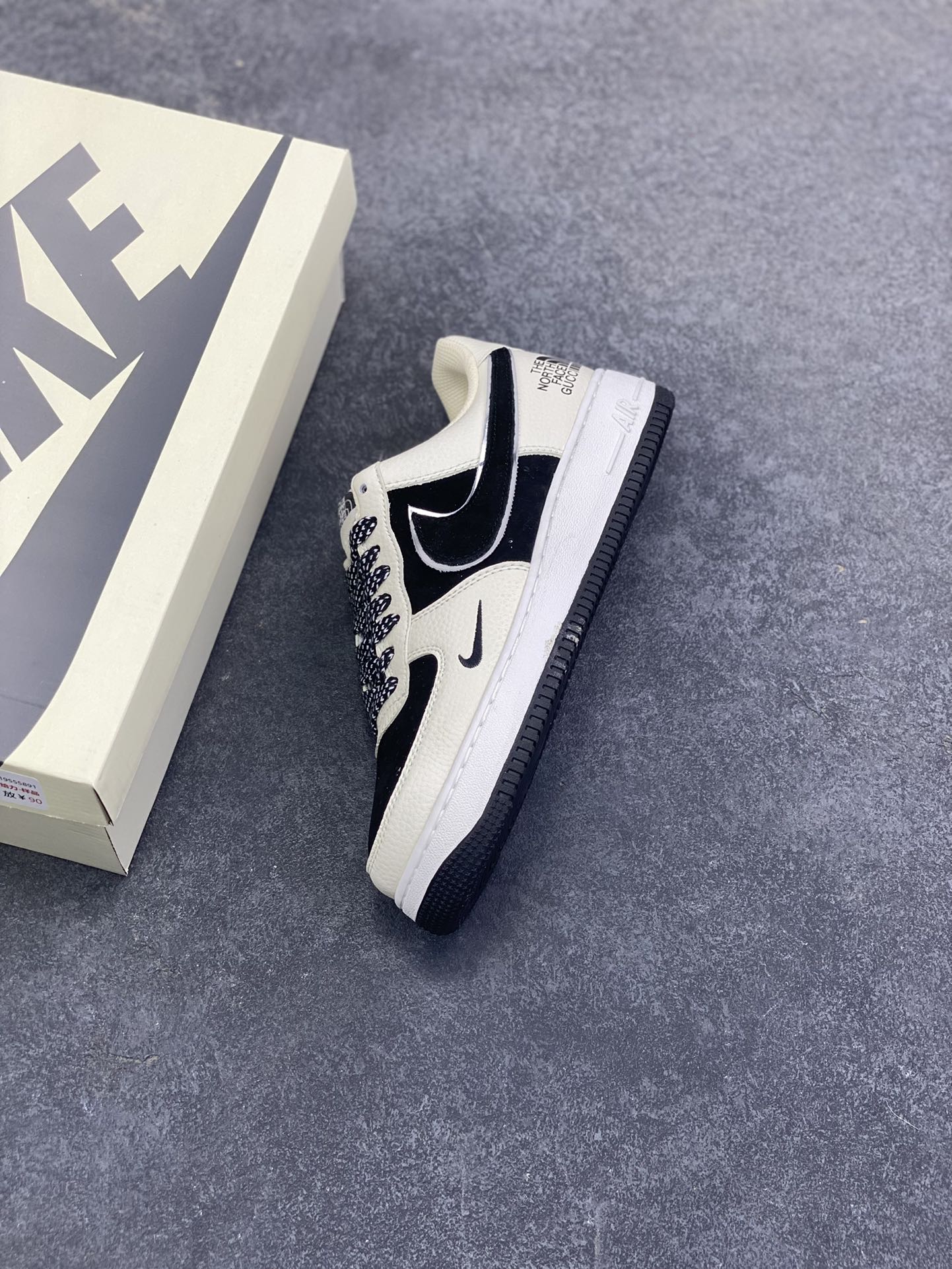 图片[7]-Nike Air Force 1 Low 空军一号低帮百搭休闲运动板鞋。柔软、弹性十足的缓震性能和出色的中底设计，横跨复古与现代的外型结合，造就出风靡全球三十多年的Force 1，直到今天还深受青睐。 货号：DQ7656-109 尺码：36 36.5 37.5 38 38.5 39 40 40.5 41 42 42.5 43 44 44.5 45-选品中心