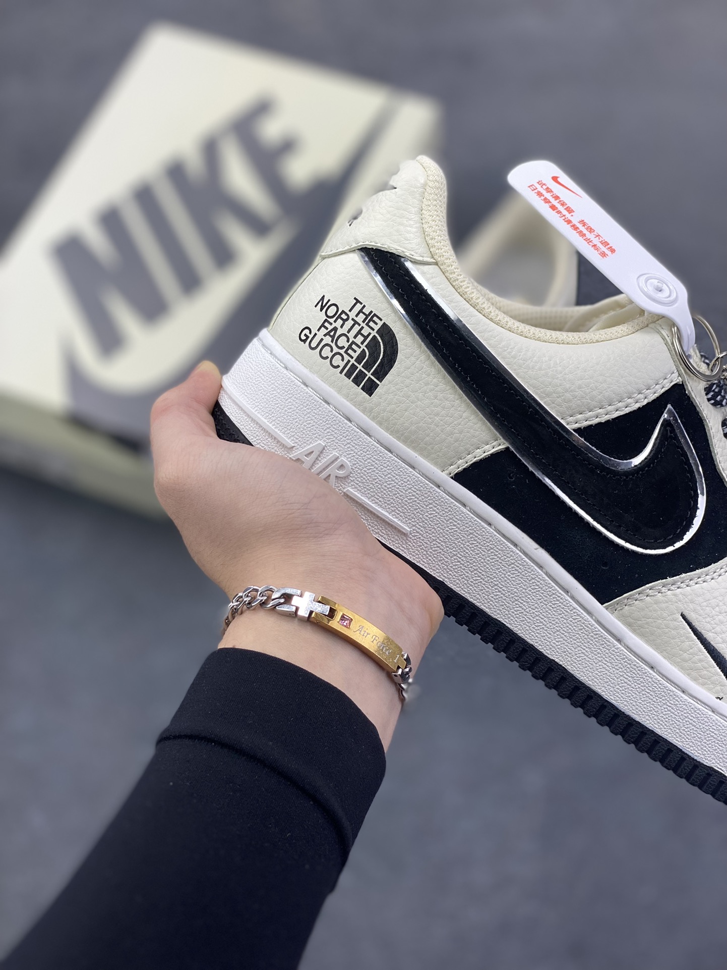 图片[6]-Nike Air Force 1 Low 空军一号低帮百搭休闲运动板鞋。柔软、弹性十足的缓震性能和出色的中底设计，横跨复古与现代的外型结合，造就出风靡全球三十多年的Force 1，直到今天还深受青睐。 货号：DQ7656-109 尺码：36 36.5 37.5 38 38.5 39 40 40.5 41 42 42.5 43 44 44.5 45-选品中心
