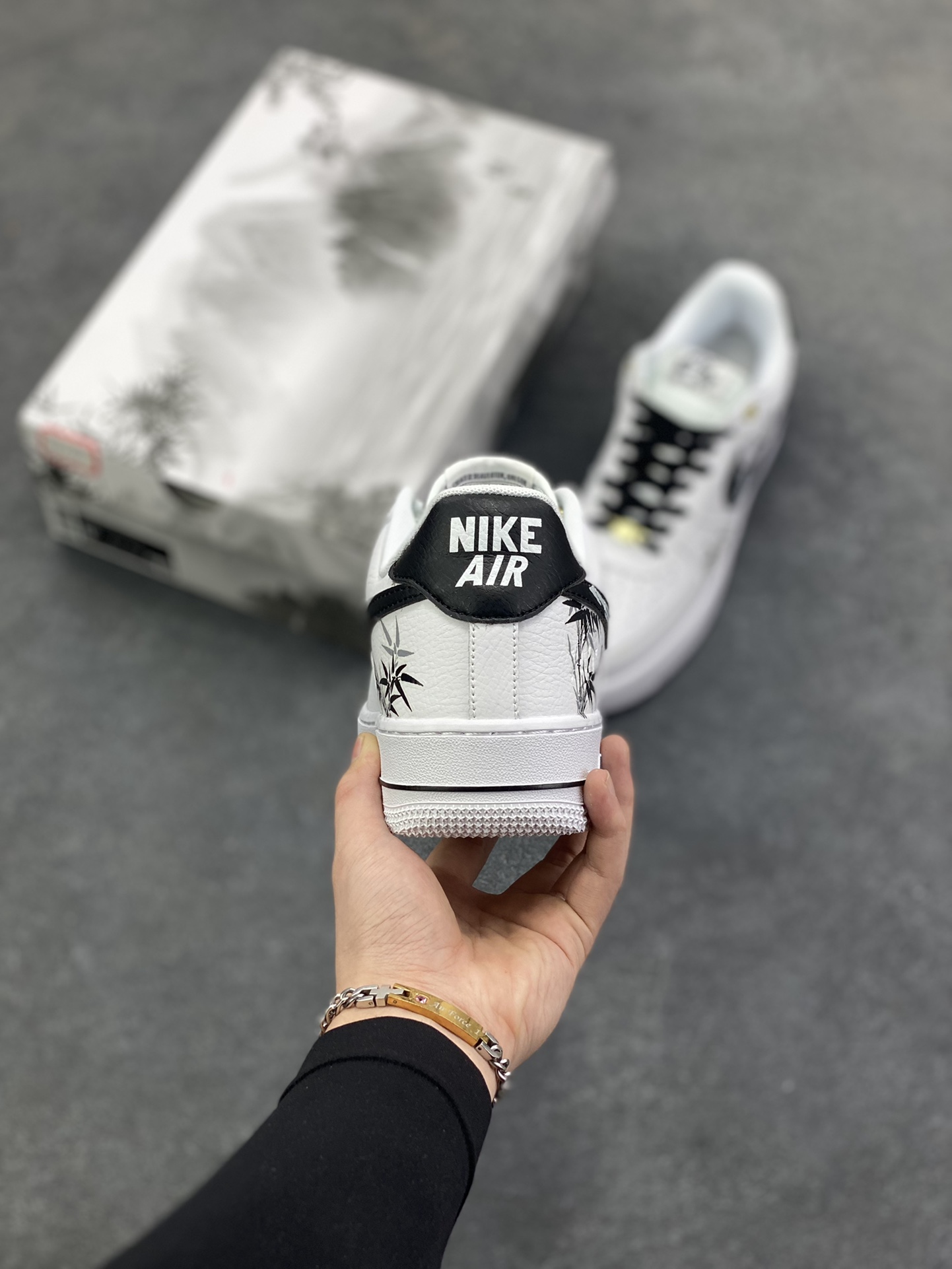 图片[4]-Nike Air Force 1 Low 07 水墨竹叶 白黑 原楦头原纸板 打造纯正低帮空军版型 专注外贸渠道 全掌内置蜂窝气垫 原盒配件 原厂中底钢印、拉帮完美 货号：DQ7658-100 尺码：36 36.5 37.5 38 38.5 39 40 40.5 41 42 42.5 43 44 44.5 45-选品中心