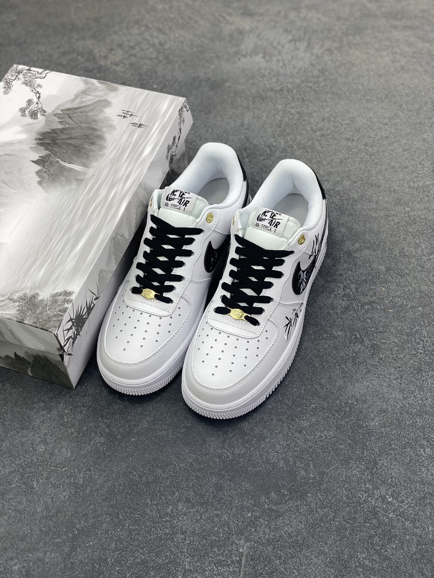 图片[8]-Nike Air Force 1 Low 07 水墨竹叶 白黑 原楦头原纸板 打造纯正低帮空军版型 专注外贸渠道 全掌内置蜂窝气垫 原盒配件 原厂中底钢印、拉帮完美 货号：DQ7658-100 尺码：36 36.5 37.5 38 38.5 39 40 40.5 41 42 42.5 43 44 44.5 45-选品中心
