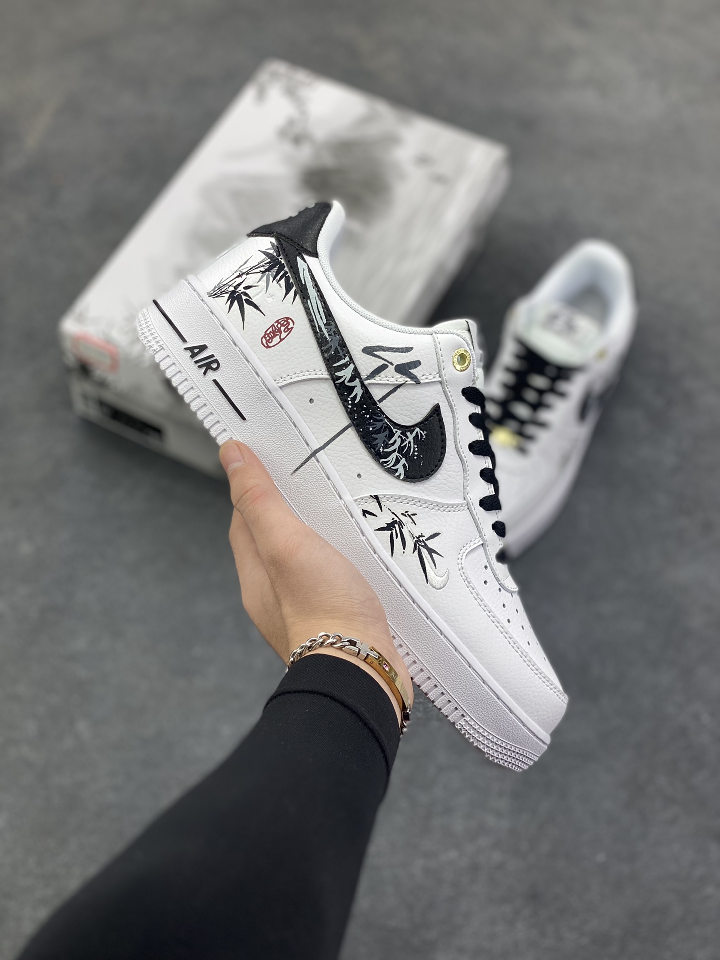 Nike Air Force 1 Low 07 水墨竹叶 白黑 原楦头原纸板 打造纯正低帮空军版型 专注外贸渠道 全掌内置蜂窝气垫 原盒配件 原厂中底钢印、拉帮完美 货号：DQ7658-100 尺码：36 36.5 37.5 38 38.5 39 40 40.5 41 42 42.5 43 44 44.5 45-选品中心