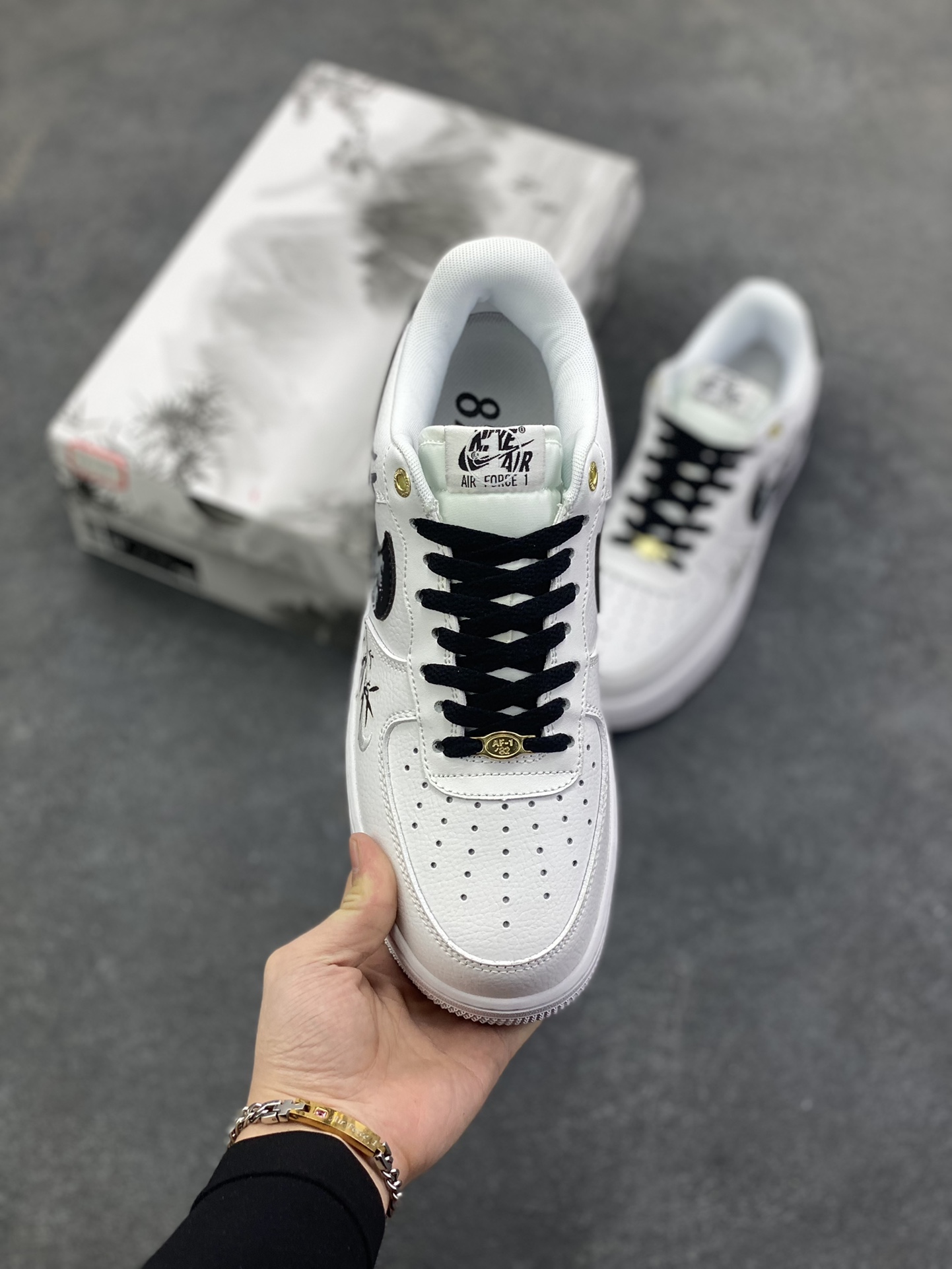 图片[2]-Nike Air Force 1 Low 07 水墨竹叶 白黑 原楦头原纸板 打造纯正低帮空军版型 专注外贸渠道 全掌内置蜂窝气垫 原盒配件 原厂中底钢印、拉帮完美 货号：DQ7658-100 尺码：36 36.5 37.5 38 38.5 39 40 40.5 41 42 42.5 43 44 44.5 45-选品中心
