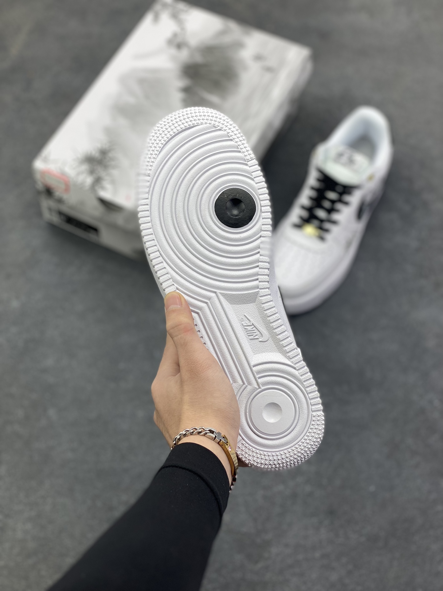 图片[5]-Nike Air Force 1 Low 07 水墨竹叶 白黑 原楦头原纸板 打造纯正低帮空军版型 专注外贸渠道 全掌内置蜂窝气垫 原盒配件 原厂中底钢印、拉帮完美 货号：DQ7658-100 尺码：36 36.5 37.5 38 38.5 39 40 40.5 41 42 42.5 43 44 44.5 45-选品中心