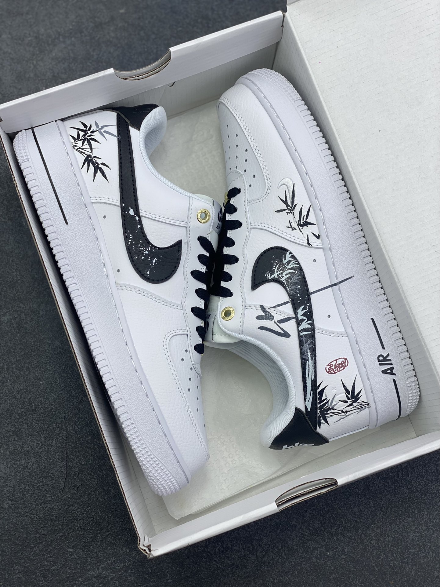 图片[9]-Nike Air Force 1 Low 07 水墨竹叶 白黑 原楦头原纸板 打造纯正低帮空军版型 专注外贸渠道 全掌内置蜂窝气垫 原盒配件 原厂中底钢印、拉帮完美 货号：DQ7658-100 尺码：36 36.5 37.5 38 38.5 39 40 40.5 41 42 42.5 43 44 44.5 45-选品中心