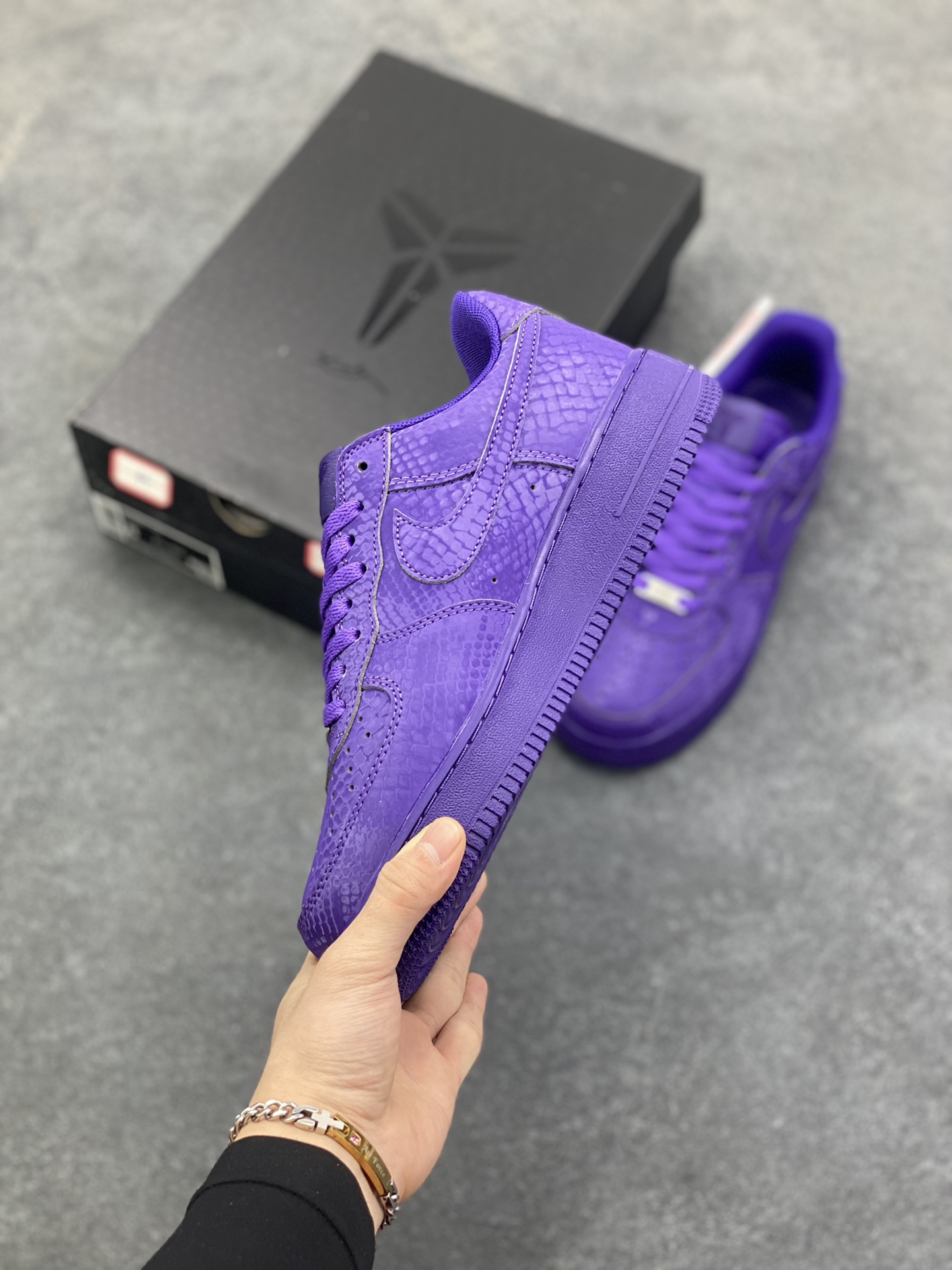 图片[3]-Nike Air Force 1 Low 科比 空军一号低帮运动休闲板鞋 原楦头原纸板 打造纯正空军版型 专注外贸渠道 全掌内置蜂窝气垫 原盒配件 原厂中底钢印、拉帮完美 货号：IB0018-500 尺码：36 36.5 37.5 38 38.5 39 40 40.5 41 42 42.5 43 44 44.5 45-选品中心