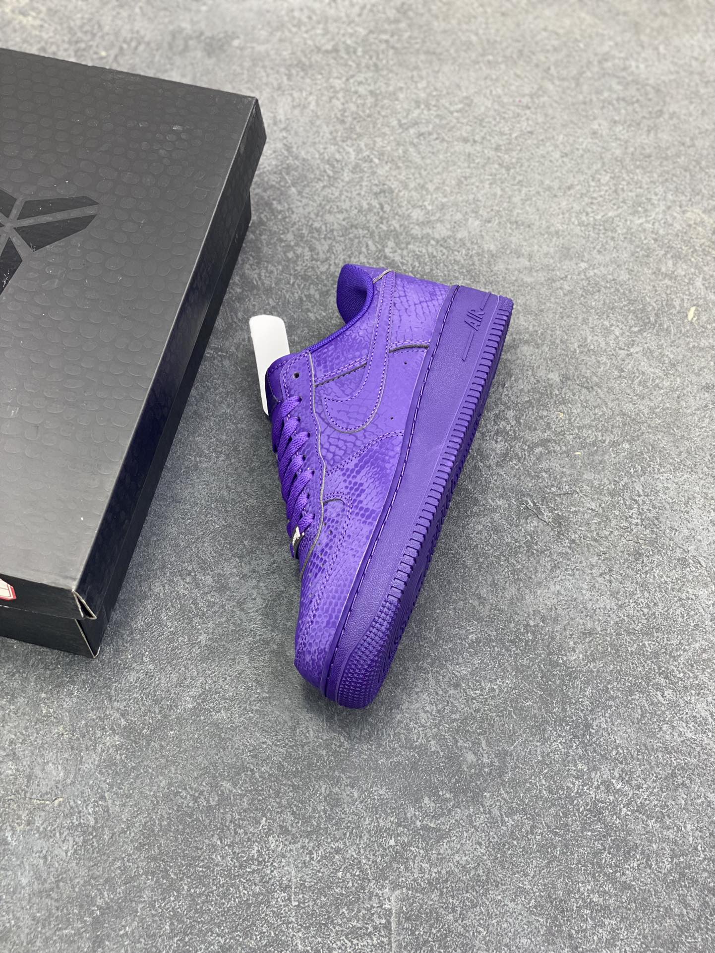 图片[7]-Nike Air Force 1 Low 科比 空军一号低帮运动休闲板鞋 原楦头原纸板 打造纯正空军版型 专注外贸渠道 全掌内置蜂窝气垫 原盒配件 原厂中底钢印、拉帮完美 货号：IB0018-500 尺码：36 36.5 37.5 38 38.5 39 40 40.5 41 42 42.5 43 44 44.5 45-选品中心