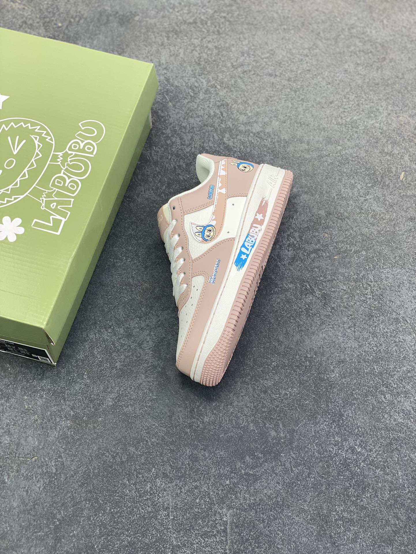 图片[7]-NIke Air Force 1 \’07 Low “粉色涂鸦拉布布”空军一号 低帮 运动鞋 休闲鞋 折边针车 工艺难度大 原楦头原纸板 原装鞋盒 定制五金配件 内置全掌气垫 原厂鞋底 货号：KJ5188-005 尺码：36 36.5 37.5 38 38.5 39 40-选品中心