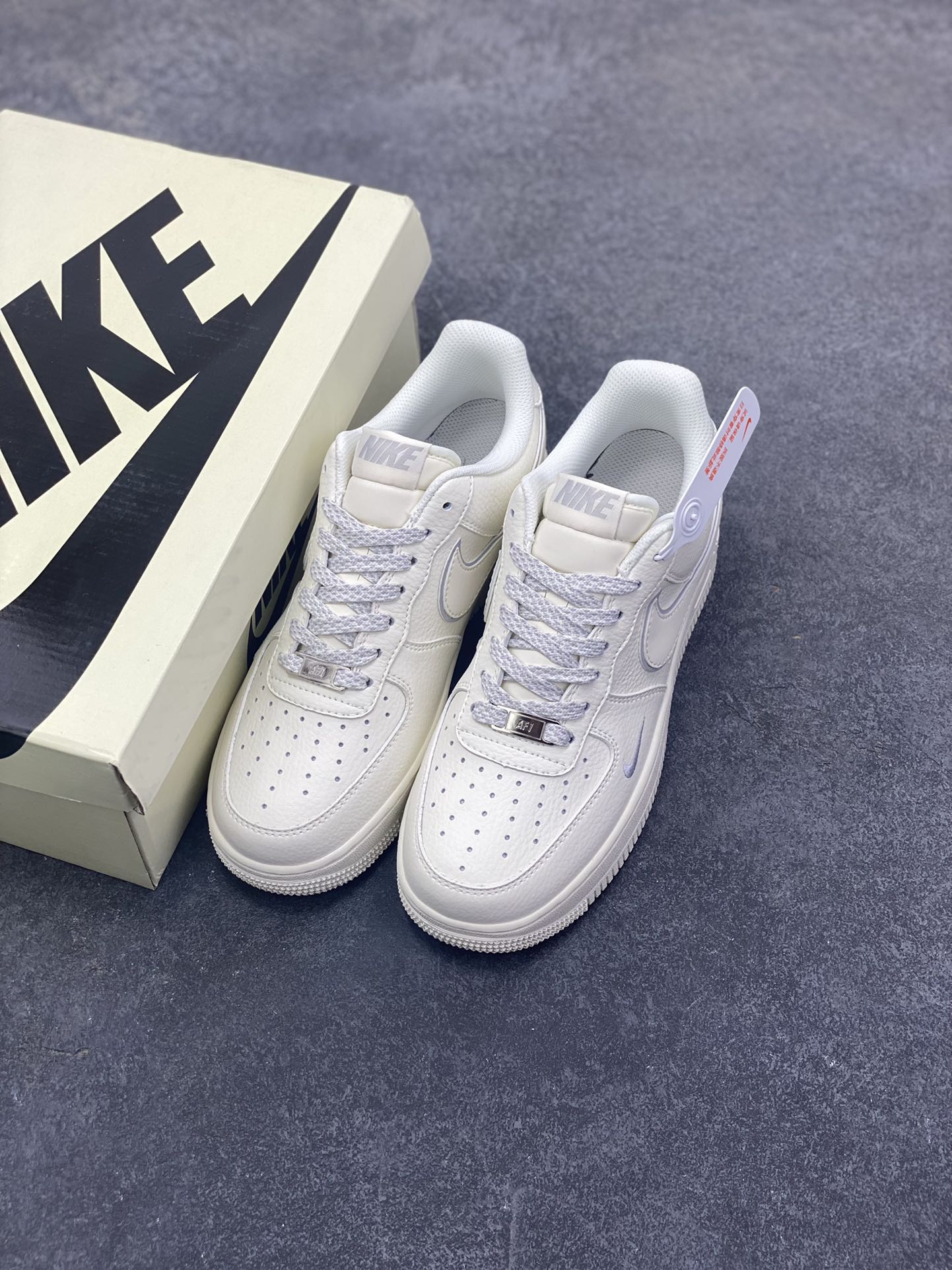 图片[8]-NIke Air Force 1 \’07 Low “NIKE刺绣”空军一号 低帮 运动鞋 休闲鞋 折边针车 工艺难度大 原楦头原纸板 原装鞋盒 定制五金配件 内置全掌气垫 原厂鞋底 货号：CS5288-045 尺码：36 36.5 37.5 38 38.5 39 40 40.5 41 42 42.5 43 44 44.5 45-选品中心