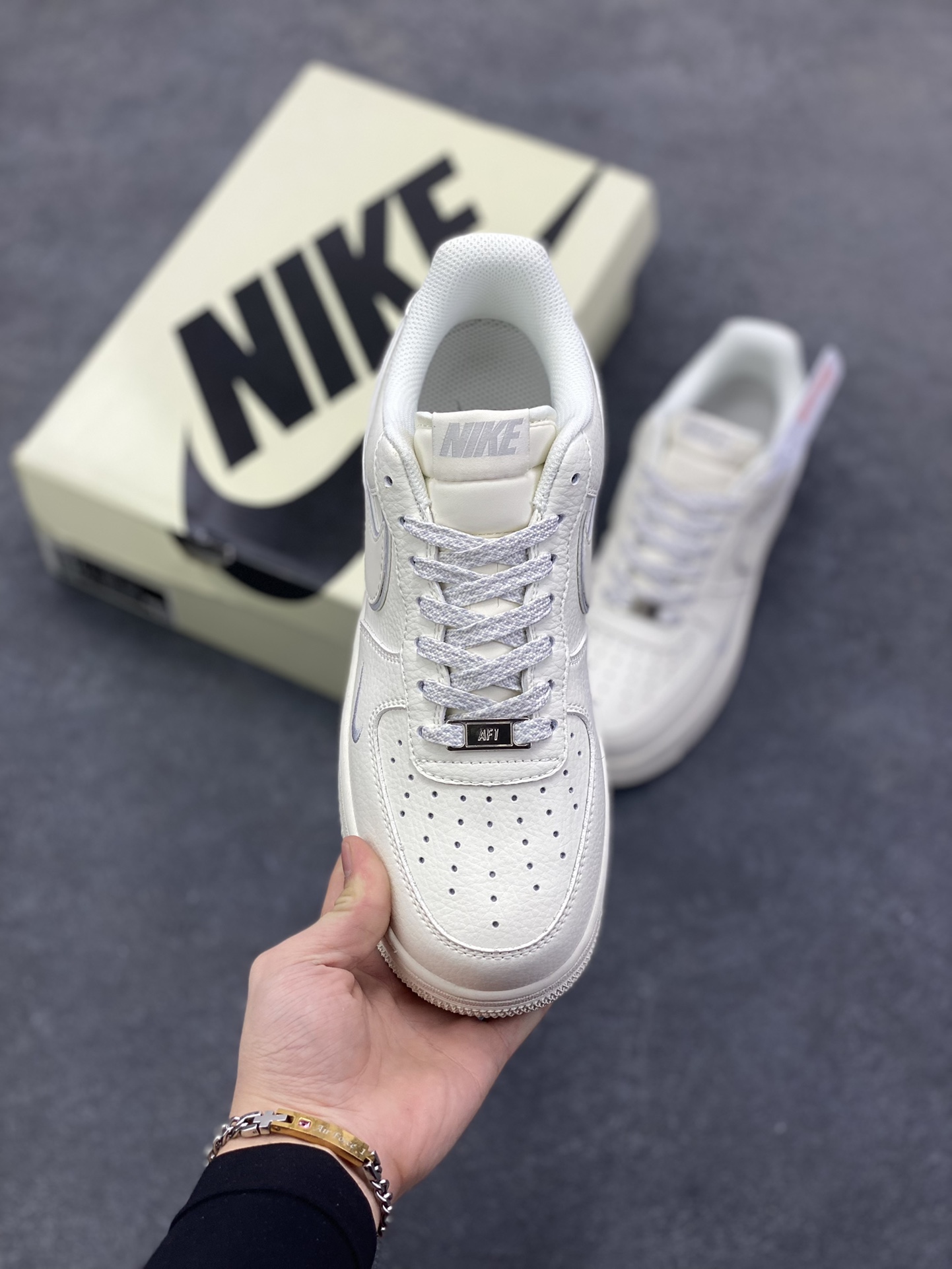 图片[2]-NIke Air Force 1 \’07 Low “NIKE刺绣”空军一号 低帮 运动鞋 休闲鞋 折边针车 工艺难度大 原楦头原纸板 原装鞋盒 定制五金配件 内置全掌气垫 原厂鞋底 货号：CS5288-045 尺码：36 36.5 37.5 38 38.5 39 40 40.5 41 42 42.5 43 44 44.5 45-选品中心