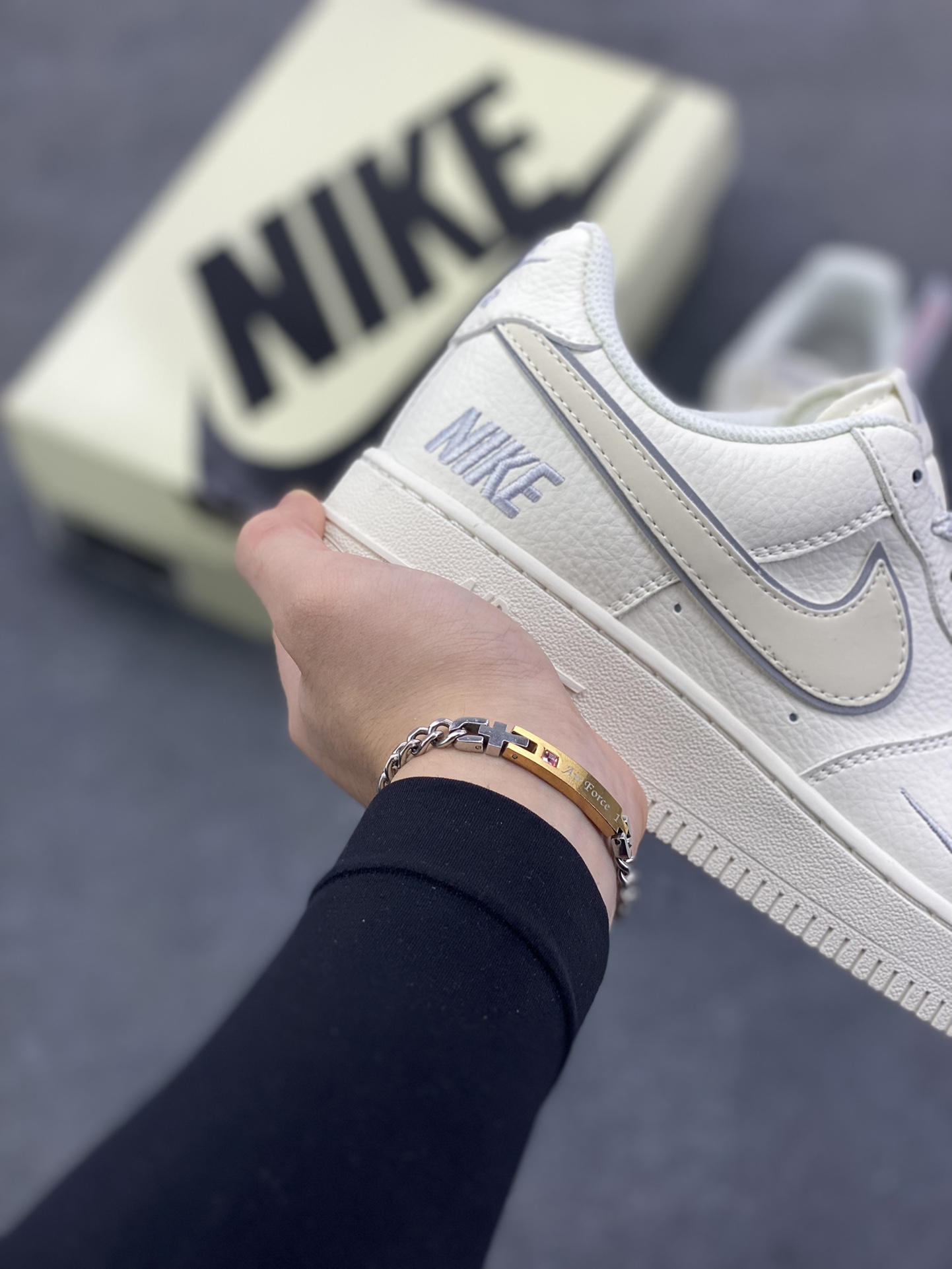 图片[6]-NIke Air Force 1 \’07 Low “NIKE刺绣”空军一号 低帮 运动鞋 休闲鞋 折边针车 工艺难度大 原楦头原纸板 原装鞋盒 定制五金配件 内置全掌气垫 原厂鞋底 货号：CS5288-045 尺码：36 36.5 37.5 38 38.5 39 40 40.5 41 42 42.5 43 44 44.5 45-选品中心