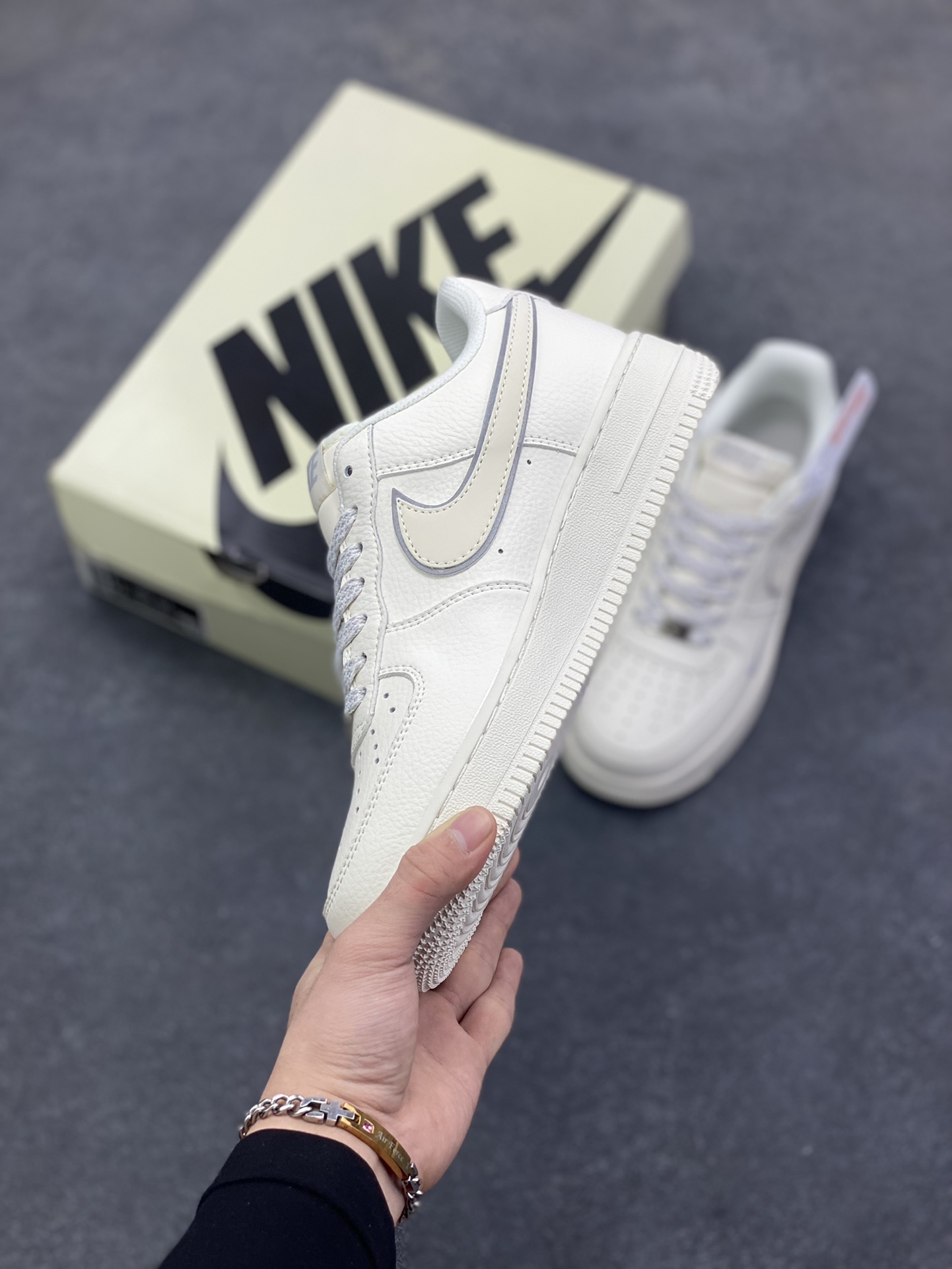 图片[3]-NIke Air Force 1 \’07 Low “NIKE刺绣”空军一号 低帮 运动鞋 休闲鞋 折边针车 工艺难度大 原楦头原纸板 原装鞋盒 定制五金配件 内置全掌气垫 原厂鞋底 货号：CS5288-045 尺码：36 36.5 37.5 38 38.5 39 40 40.5 41 42 42.5 43 44 44.5 45-选品中心