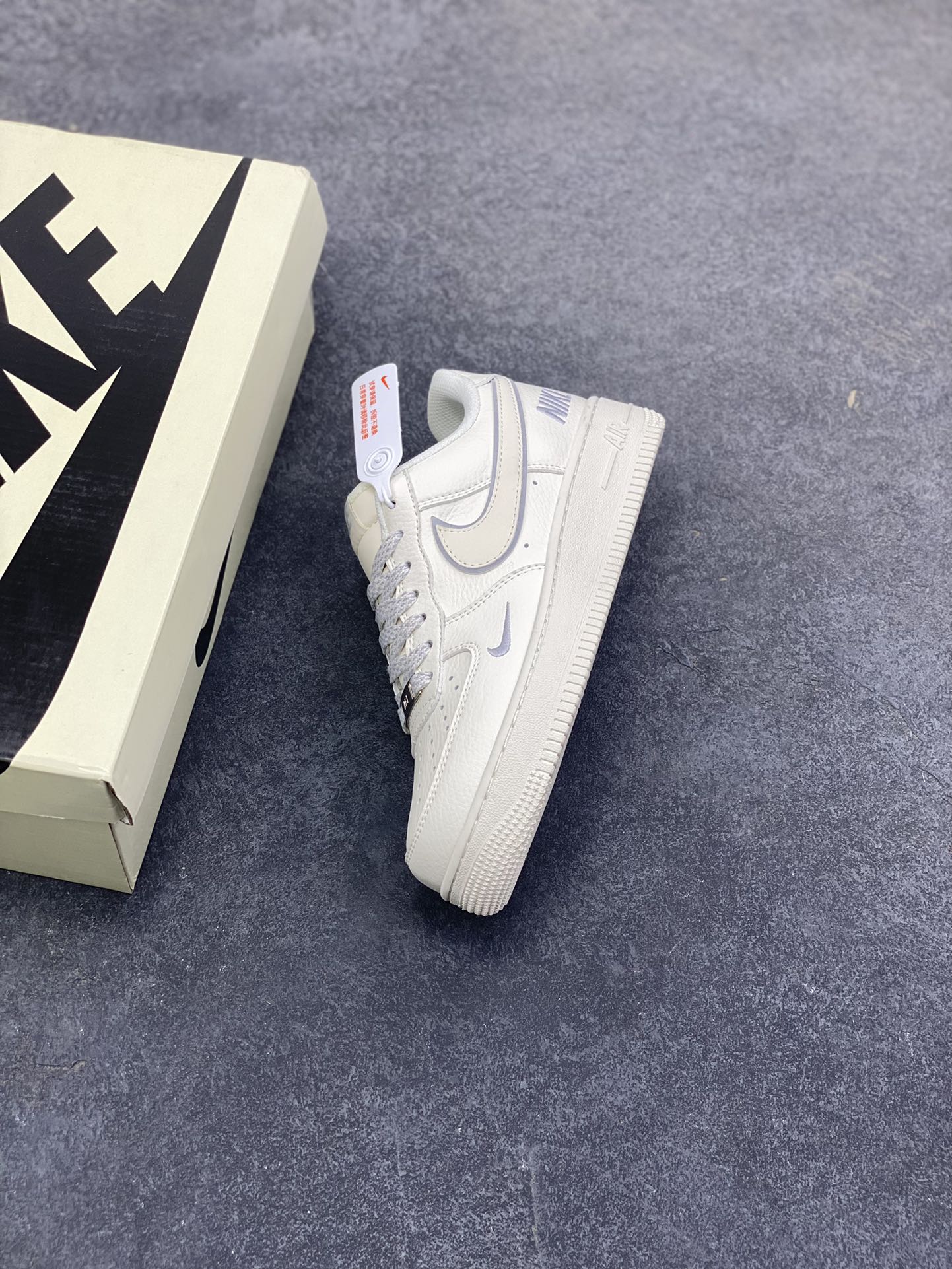 图片[7]-NIke Air Force 1 \’07 Low “NIKE刺绣”空军一号 低帮 运动鞋 休闲鞋 折边针车 工艺难度大 原楦头原纸板 原装鞋盒 定制五金配件 内置全掌气垫 原厂鞋底 货号：CS5288-045 尺码：36 36.5 37.5 38 38.5 39 40 40.5 41 42 42.5 43 44 44.5 45-选品中心