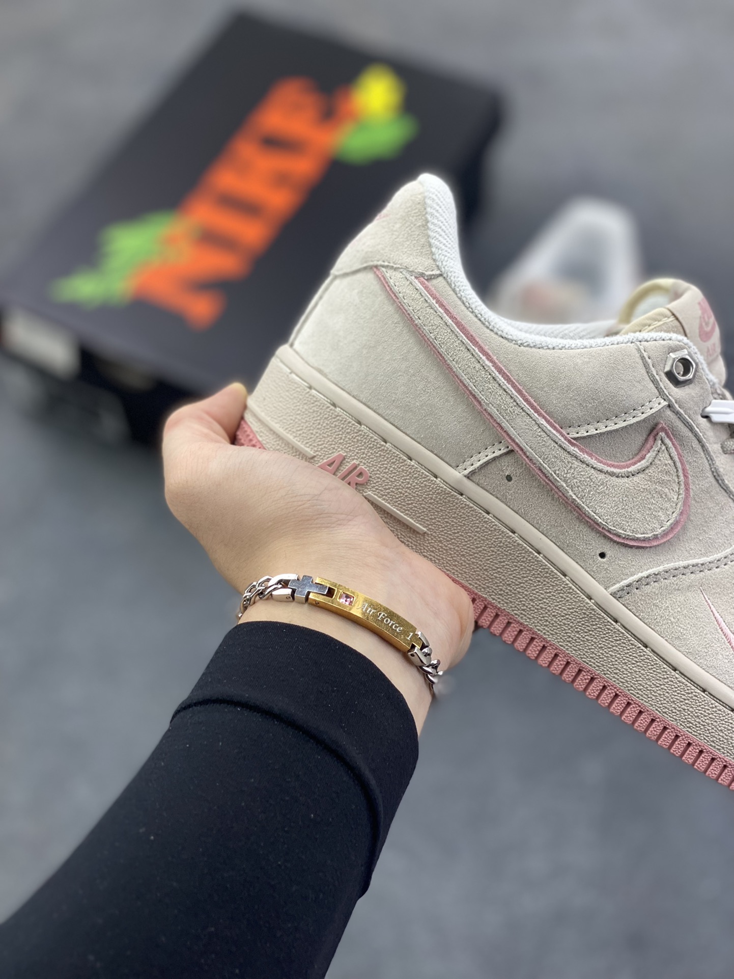 图片[6]-Nike Air Force 1 \’07 Low “头层猪八拼接” 空军一号 高端定制 低帮 运动鞋 休闲鞋 折边针车 工艺难度大 原楦头原纸板 原装鞋盒 定制五金配件 内置全掌气垫 原厂鞋底 货号：DY9867-003 尺码：36 36.5 37.5 38 38.5 39 40 40.5 41 42 42.5 43 44 44.5 45-选品中心