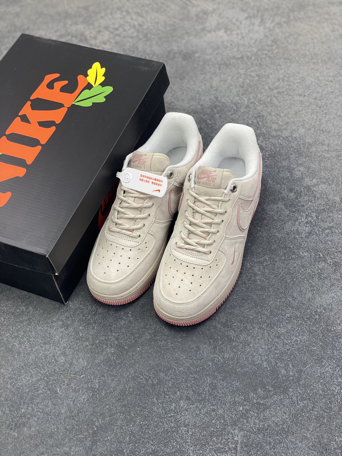 图片[8]-Nike Air Force 1 \’07 Low “头层猪八拼接” 空军一号 高端定制 低帮 运动鞋 休闲鞋 折边针车 工艺难度大 原楦头原纸板 原装鞋盒 定制五金配件 内置全掌气垫 原厂鞋底 货号：DY9867-003 尺码：36 36.5 37.5 38 38.5 39 40 40.5 41 42 42.5 43 44 44.5 45-选品中心