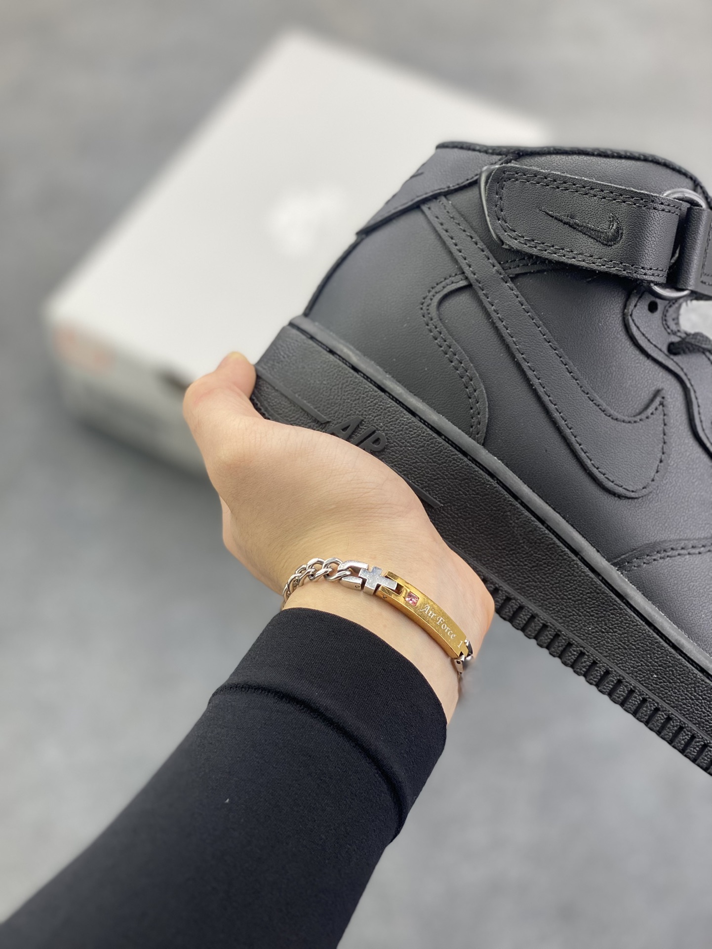 图片[6]-福利特价 最强销量性价比版本❗️ Nike Air Force 1 Low 纯黑 空军一号百搭休闲运动板鞋。柔软、弹性十足的缓震性能和出色的中底设计，横跨复古与现代的外型结合，造就出风靡全球三十多年的Force 1，直到今天还深受青睐。 货号：CW2288-001 尺码：36 36.5 37.5 38 38.5 39 40 40.5 41 42 42.5 43 44 44.5 45 46-选品中心