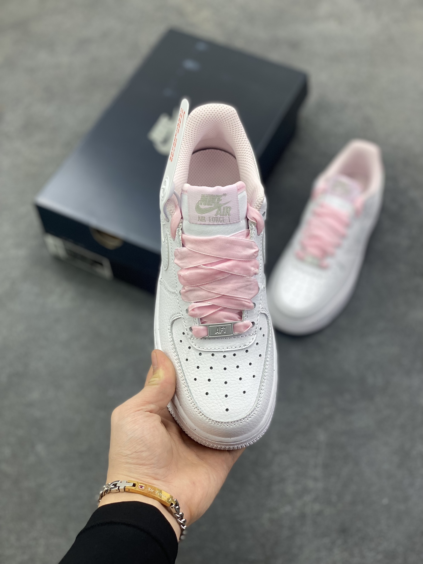 图片[2]-Air Force 1 \’07 Low 白粉 原楦头原纸板 打造纯正空军版型 #专注外贸渠道 全掌内置蜂窝气垫 #原盒配件 原厂中底钢印、拉帮完美 货号：HV4403-601 尺码：35.5 36 36.5 37.5 38 38.5 39 40-选品中心