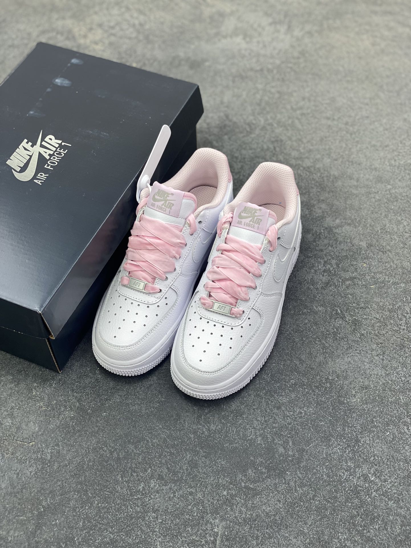 图片[8]-Air Force 1 \’07 Low 白粉 原楦头原纸板 打造纯正空军版型 #专注外贸渠道 全掌内置蜂窝气垫 #原盒配件 原厂中底钢印、拉帮完美 货号：HV4403-601 尺码：35.5 36 36.5 37.5 38 38.5 39 40-选品中心