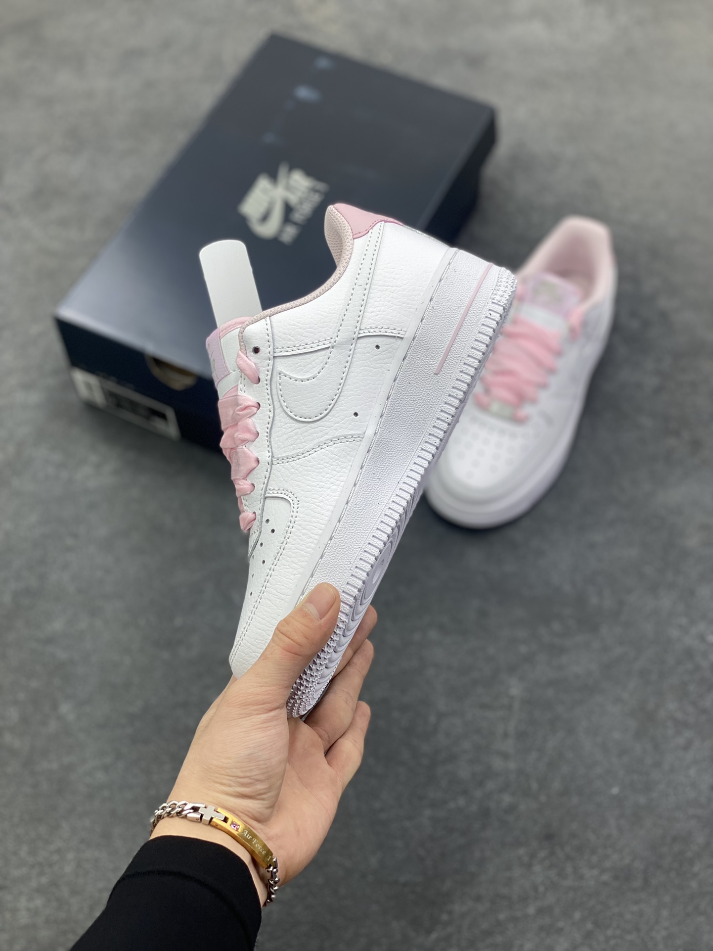 图片[3]-Air Force 1 \’07 Low 白粉 原楦头原纸板 打造纯正空军版型 #专注外贸渠道 全掌内置蜂窝气垫 #原盒配件 原厂中底钢印、拉帮完美 货号：HV4403-601 尺码：35.5 36 36.5 37.5 38 38.5 39 40-选品中心