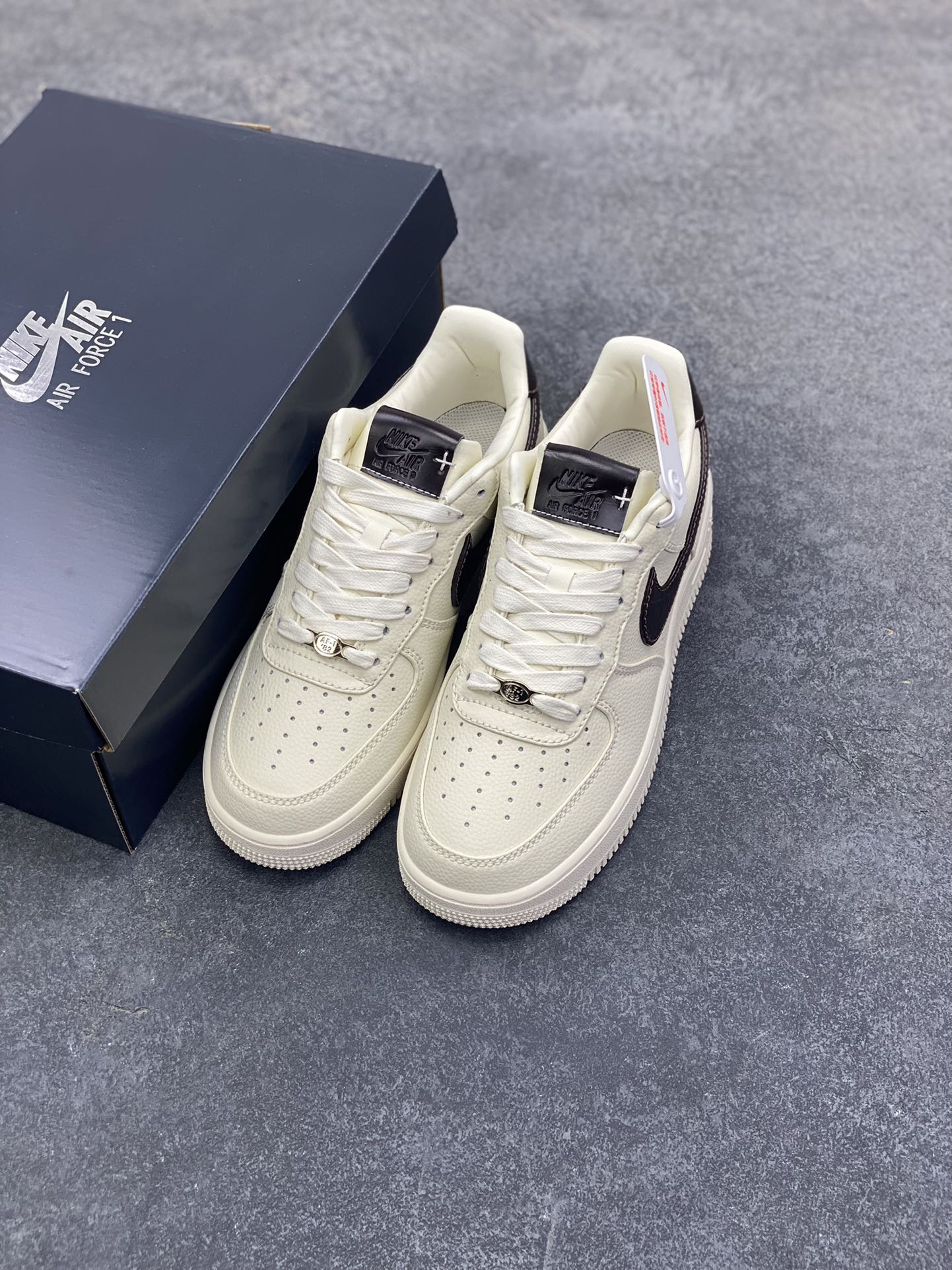 图片[8]-Nike Air Force 1 Low 奶油黄 空军一号低帮运动休闲板鞋 原楦头原纸板 打造纯正空军版型 专注外贸渠道 全掌内置蜂窝气垫 原盒配件 原厂中底钢印、拉帮完美 货号：IH7332-001 尺码：36 36.5 37.5 38 38.5 39 40 40.5 41 42 42.5 43 44 44.5 45-选品中心