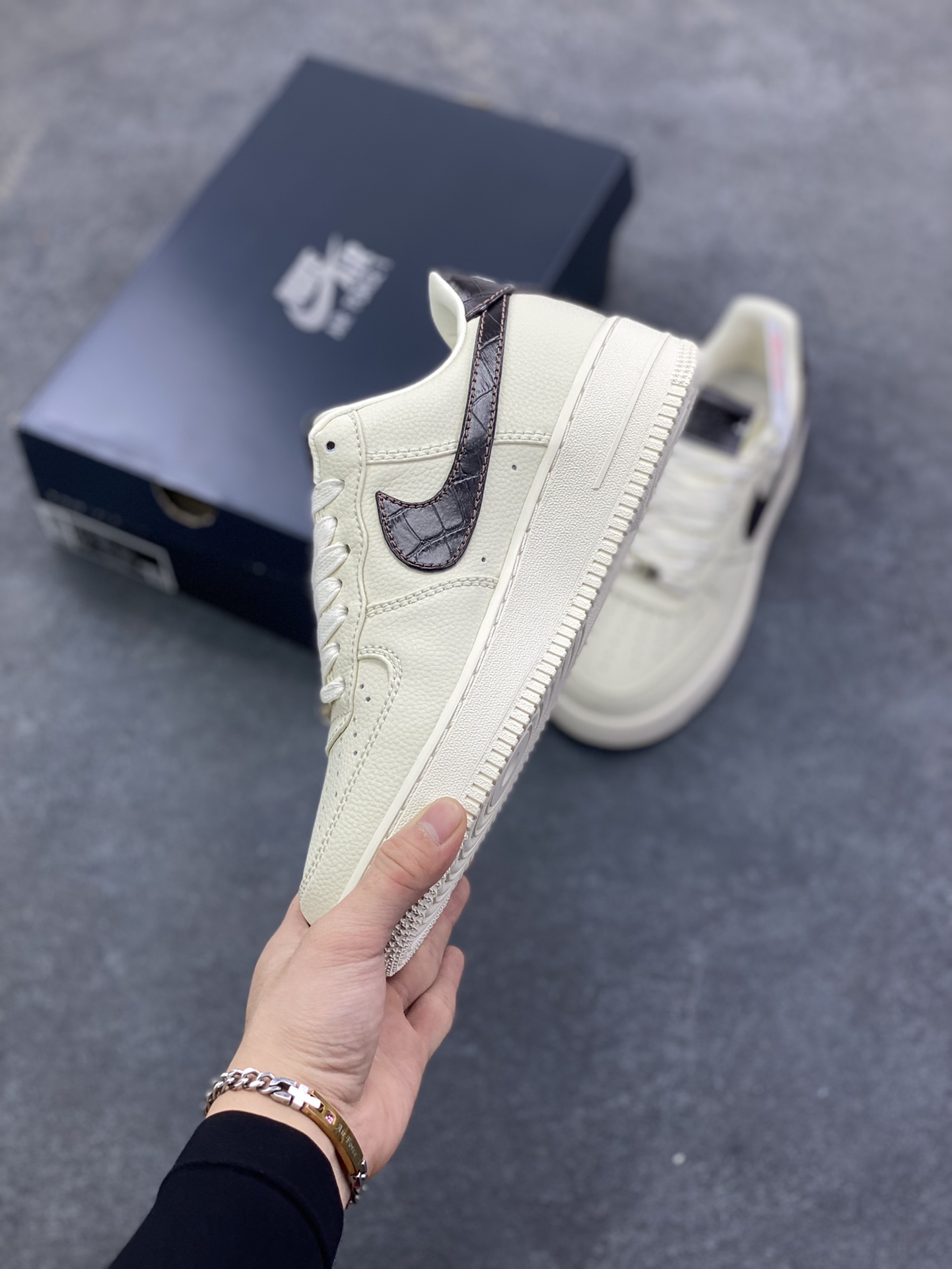 图片[3]-Nike Air Force 1 Low 奶油黄 空军一号低帮运动休闲板鞋 原楦头原纸板 打造纯正空军版型 专注外贸渠道 全掌内置蜂窝气垫 原盒配件 原厂中底钢印、拉帮完美 货号：IH7332-001 尺码：36 36.5 37.5 38 38.5 39 40 40.5 41 42 42.5 43 44 44.5 45-选品中心