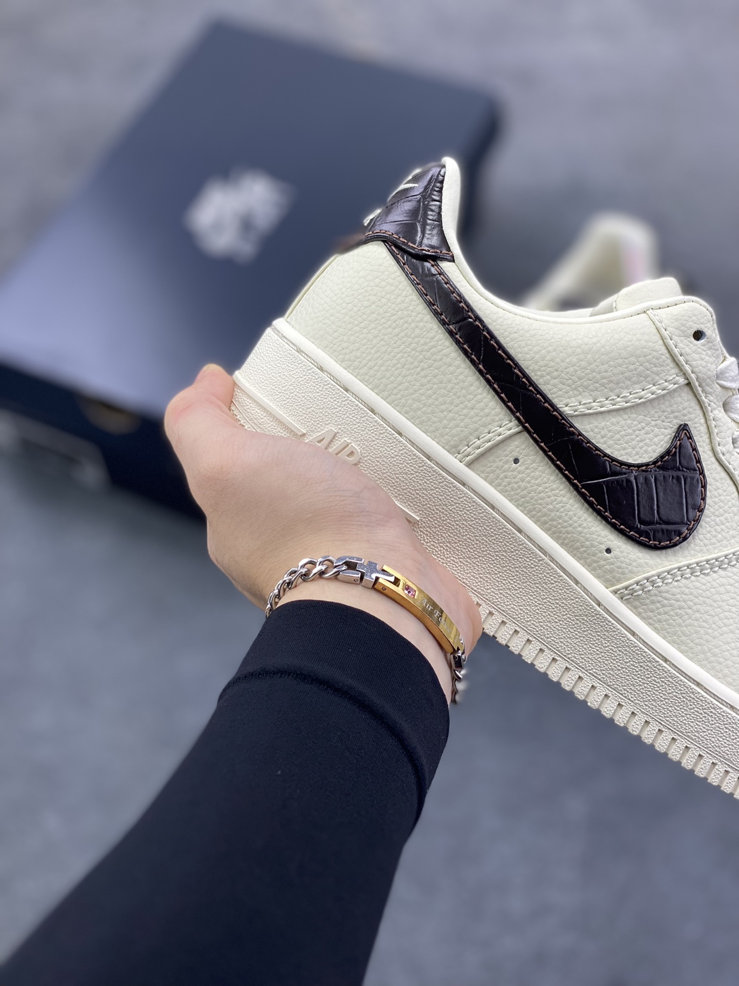 图片[6]-Nike Air Force 1 Low 奶油黄 空军一号低帮运动休闲板鞋 原楦头原纸板 打造纯正空军版型 专注外贸渠道 全掌内置蜂窝气垫 原盒配件 原厂中底钢印、拉帮完美 货号：IH7332-001 尺码：36 36.5 37.5 38 38.5 39 40 40.5 41 42 42.5 43 44 44.5 45-选品中心