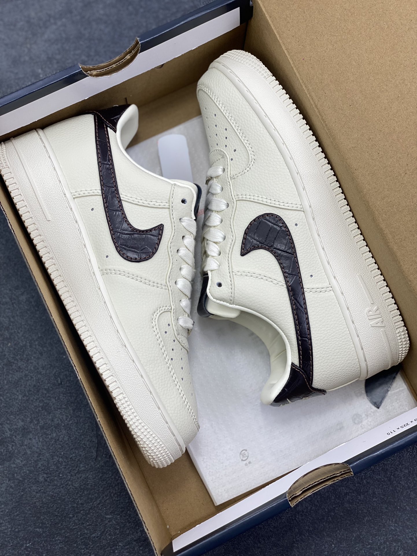 图片[9]-Nike Air Force 1 Low 奶油黄 空军一号低帮运动休闲板鞋 原楦头原纸板 打造纯正空军版型 专注外贸渠道 全掌内置蜂窝气垫 原盒配件 原厂中底钢印、拉帮完美 货号：IH7332-001 尺码：36 36.5 37.5 38 38.5 39 40 40.5 41 42 42.5 43 44 44.5 45-选品中心