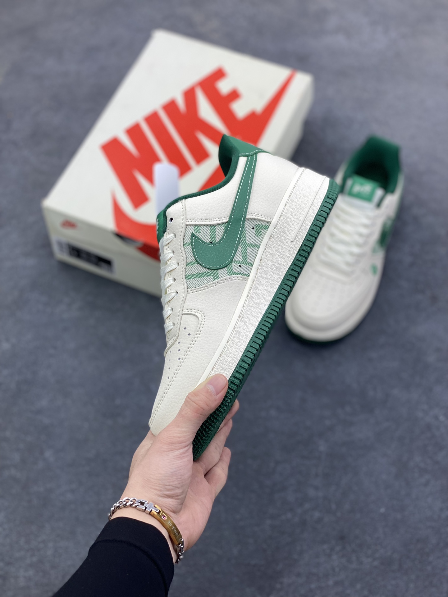 图片[3]-NIke Air Force 1 \’07 Low BAPE联名–奶白薄荷 空军一号低帮 运动鞋 休闲鞋 折边针车 工艺难度大 原楦头原纸板 高级牛仔 高端定制鞋盒 原厂鞋底 超高清洁度 细节完美 货号：DK0188-089 尺码：36 36.5 37.5 38 38.5 39 40 40.5 41 42 42.5 43 44 44.5 45-选品中心