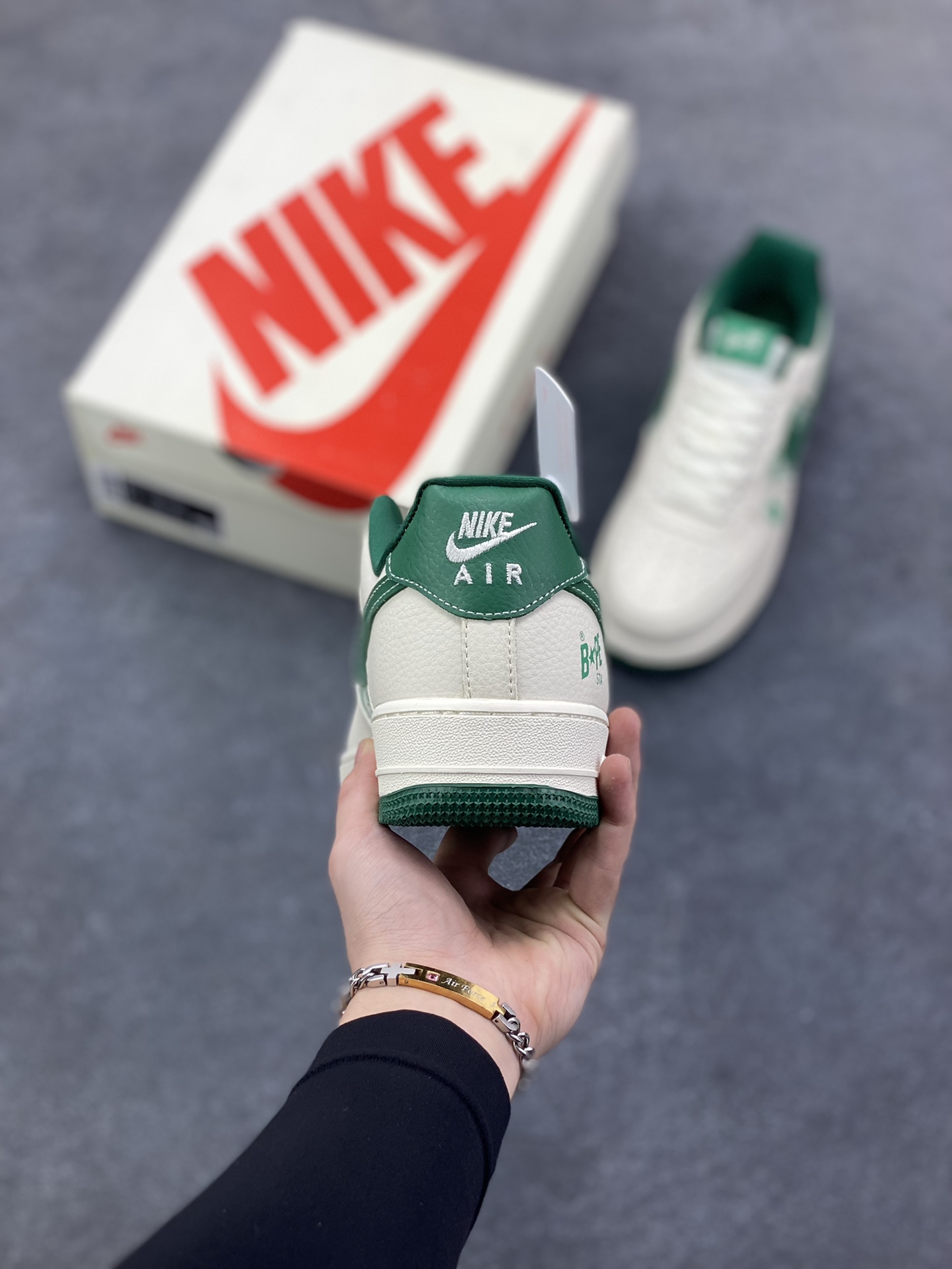图片[4]-NIke Air Force 1 \’07 Low BAPE联名–奶白薄荷 空军一号低帮 运动鞋 休闲鞋 折边针车 工艺难度大 原楦头原纸板 高级牛仔 高端定制鞋盒 原厂鞋底 超高清洁度 细节完美 货号：DK0188-089 尺码：36 36.5 37.5 38 38.5 39 40 40.5 41 42 42.5 43 44 44.5 45-选品中心