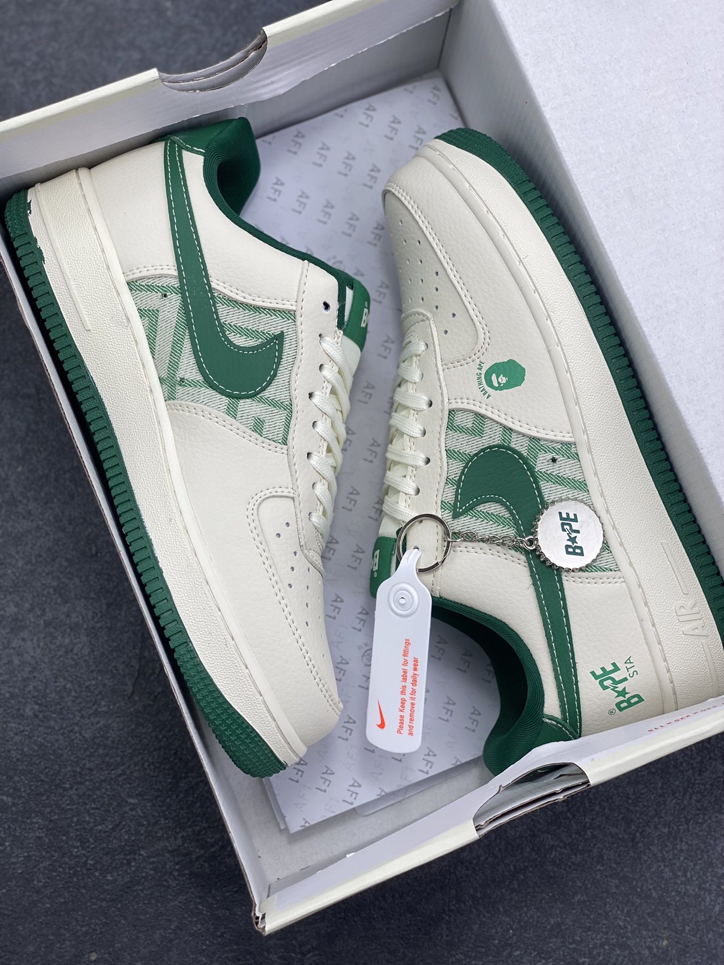 图片[9]-NIke Air Force 1 \’07 Low BAPE联名–奶白薄荷 空军一号低帮 运动鞋 休闲鞋 折边针车 工艺难度大 原楦头原纸板 高级牛仔 高端定制鞋盒 原厂鞋底 超高清洁度 细节完美 货号：DK0188-089 尺码：36 36.5 37.5 38 38.5 39 40 40.5 41 42 42.5 43 44 44.5 45-选品中心