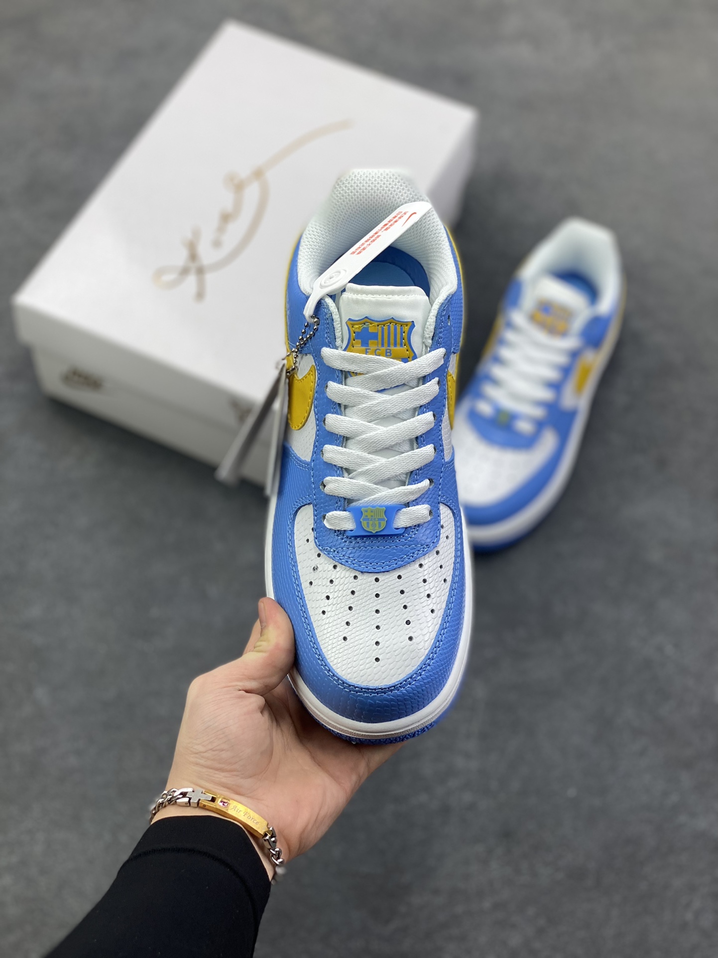 图片[2]-Nike Air Force 1 Low 科比 空军一号低帮运动休闲板鞋 原楦头原纸板 打造纯正空军版型 专注外贸渠道 全掌内置蜂窝气垫 原盒配件 原厂中底钢印、拉帮完美 货号：IM0583-400 尺码：36 36.5 37.5 38 38.5 39 40 40.5 41 42 42.5 43 44 44.5 45-选品中心
